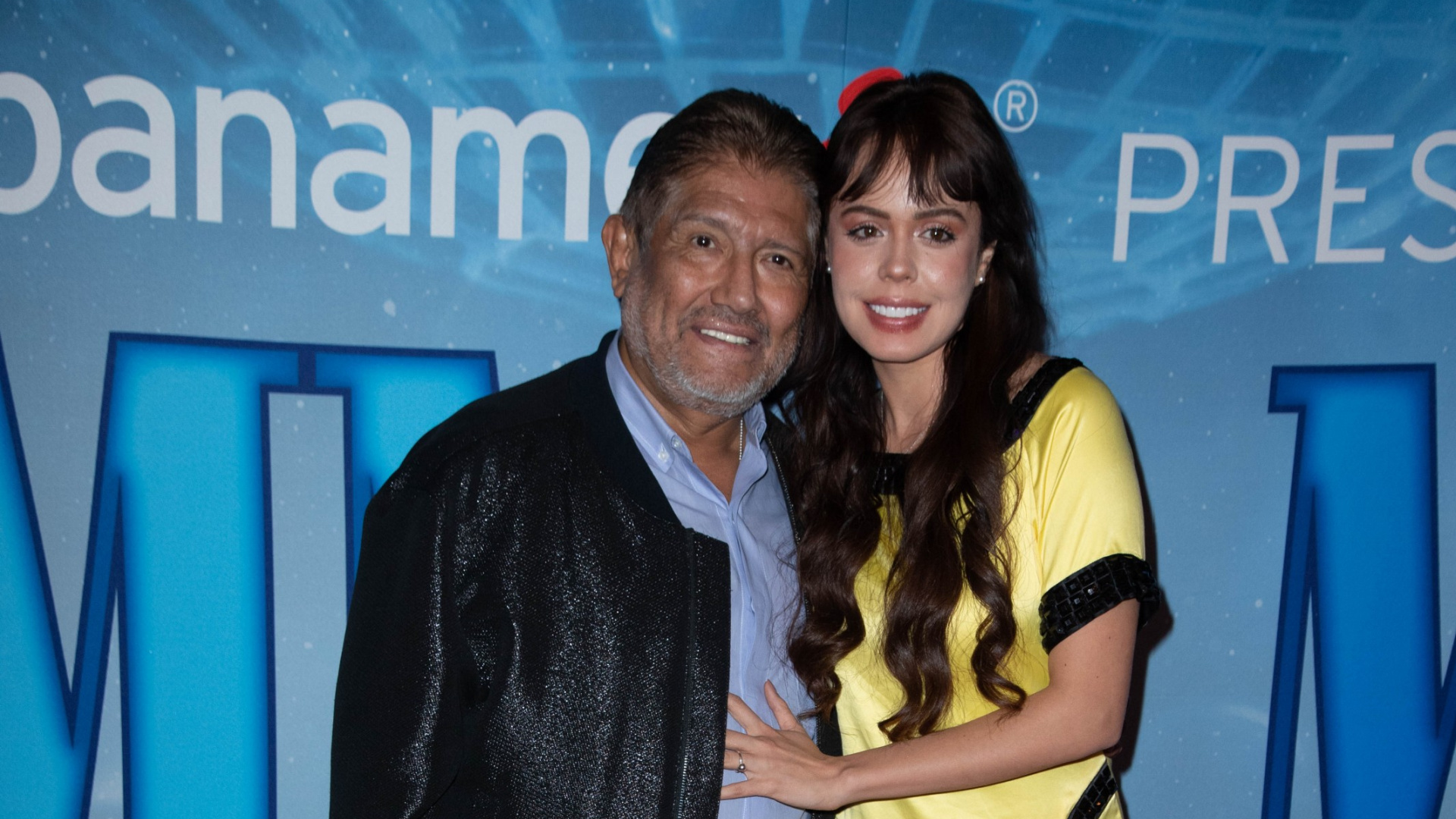 Juan Osorio anuncia compromiso con Eva Daniela, su novia 38 años menor que él