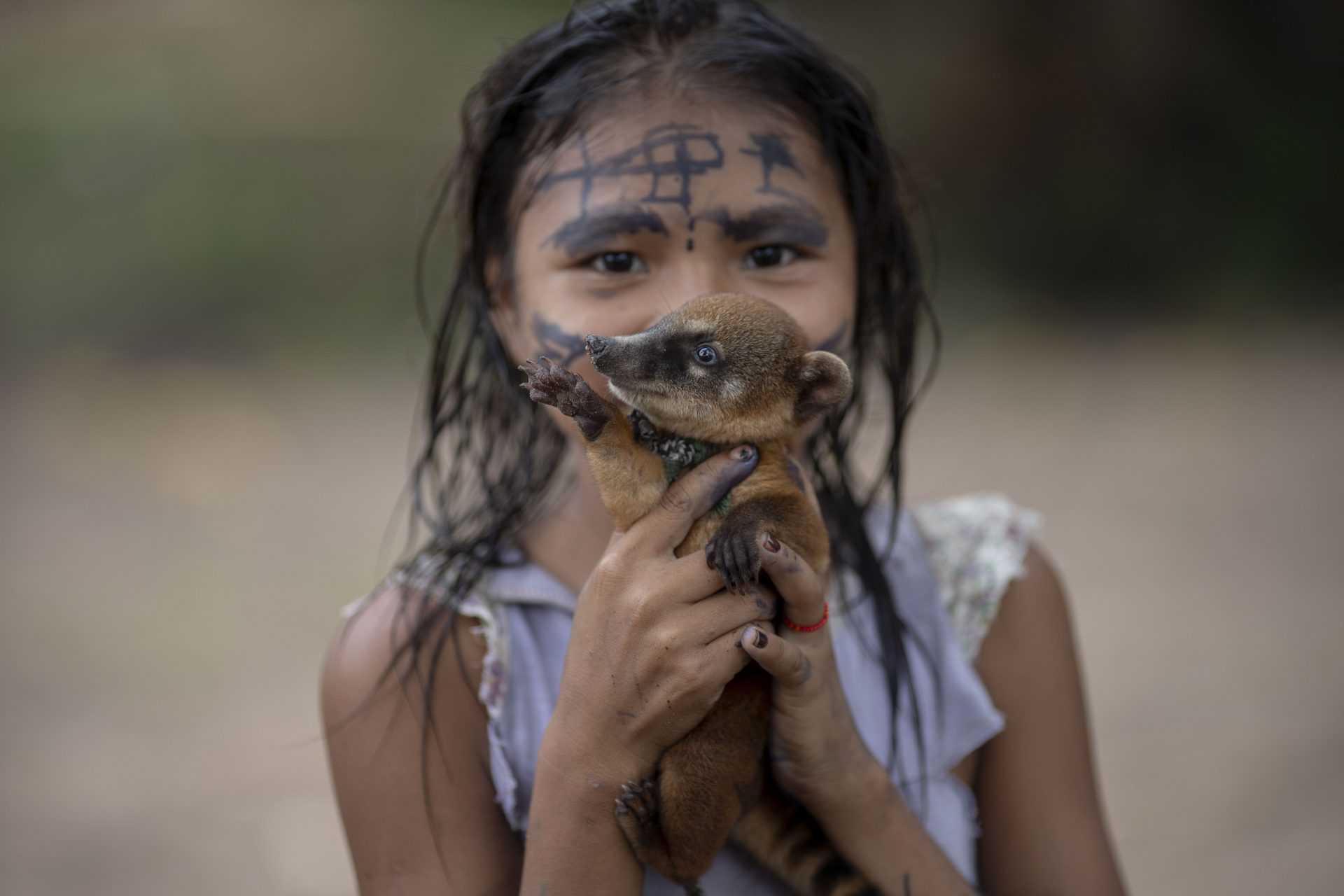 Fascinantes histórias de crianças criadas por animais