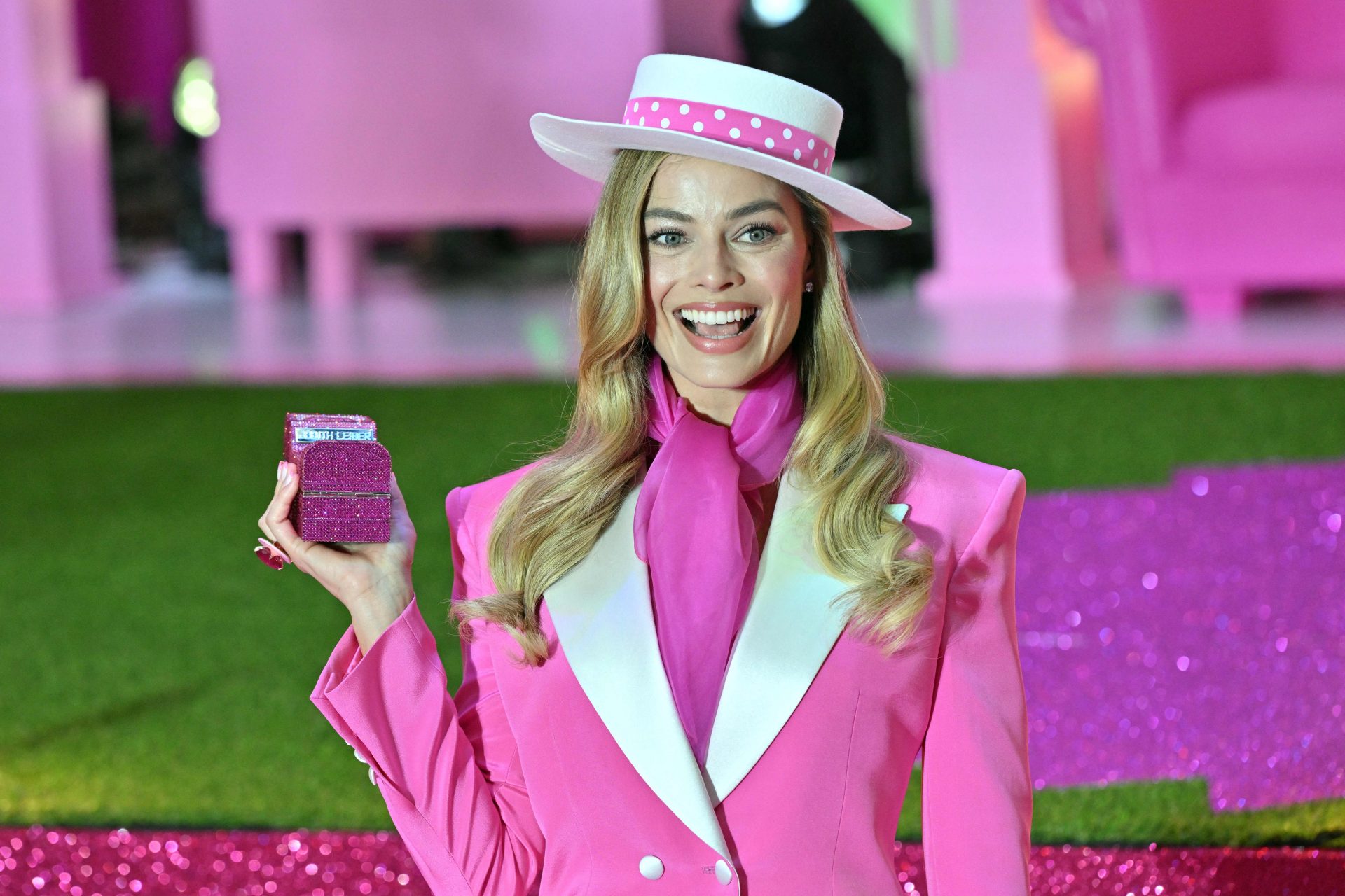 Os maravilhosos looks de Margot Robbie nas estreias de 'Barbie'