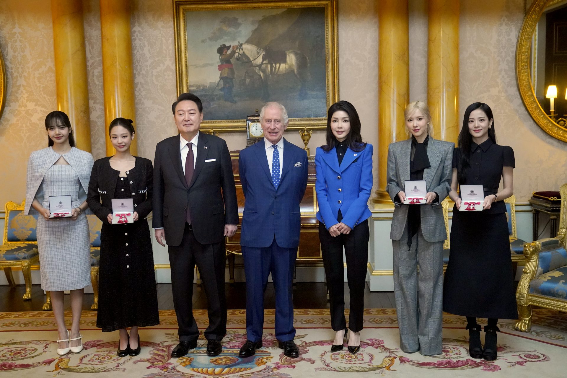 Blackpink face to face with British royalty in Buckingham Palace