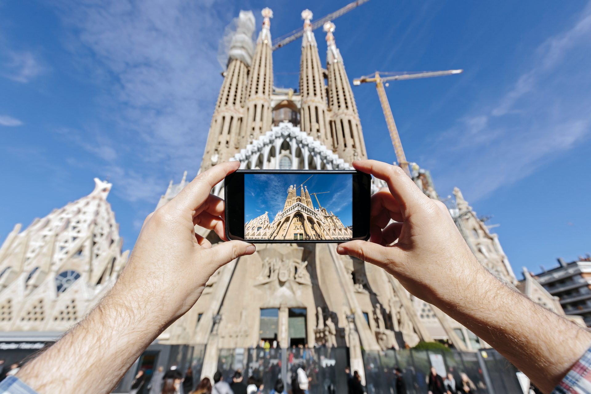 How many visitors does the Sagrada Familia have? 