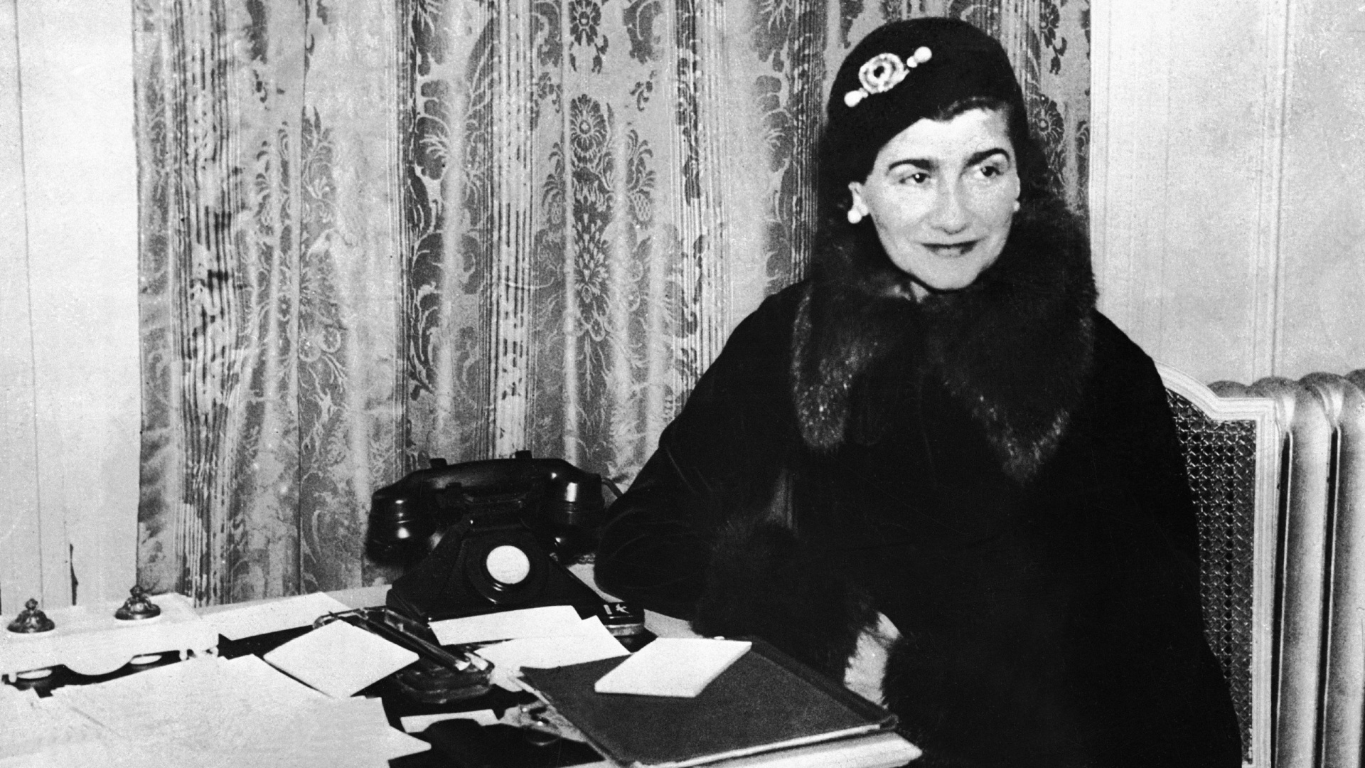 ¿Era Coco Chanel una espía nazi? La misteriosa y lujosa vida del ícono de la moda
