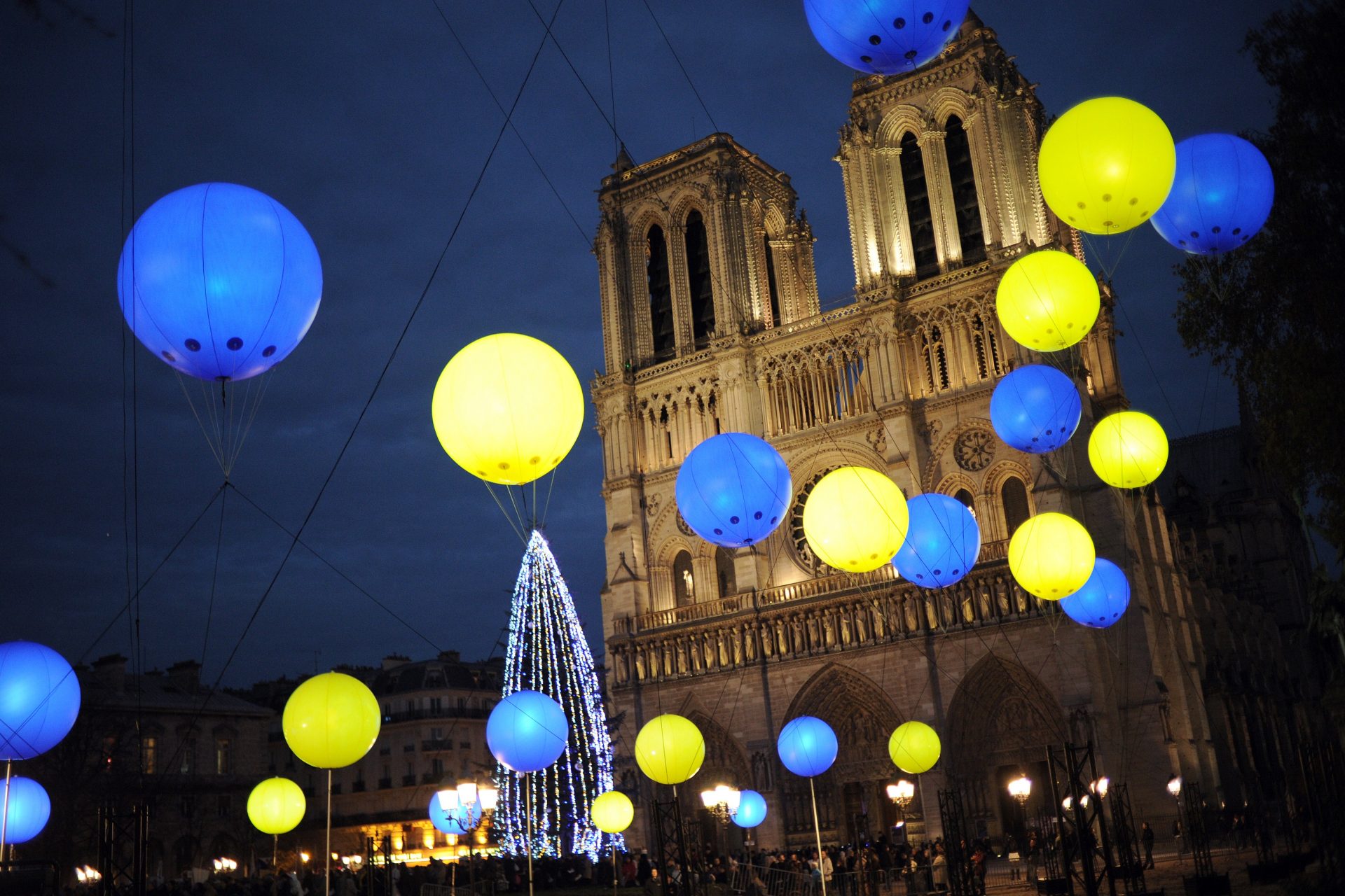 Plongez-vous dans l'incroyable histoire de Notre-Dame de Paris !