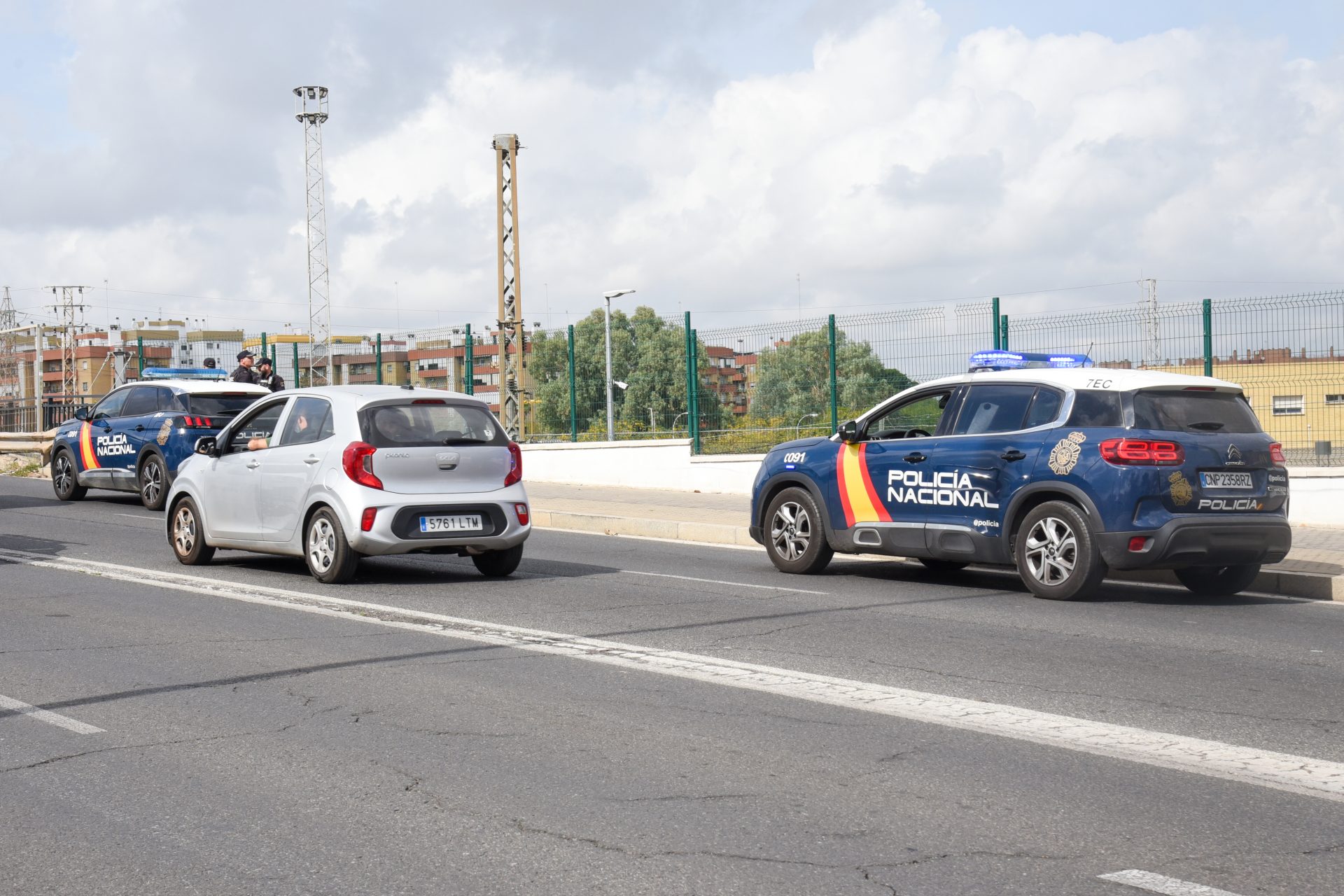 Al gobierno y a la policía