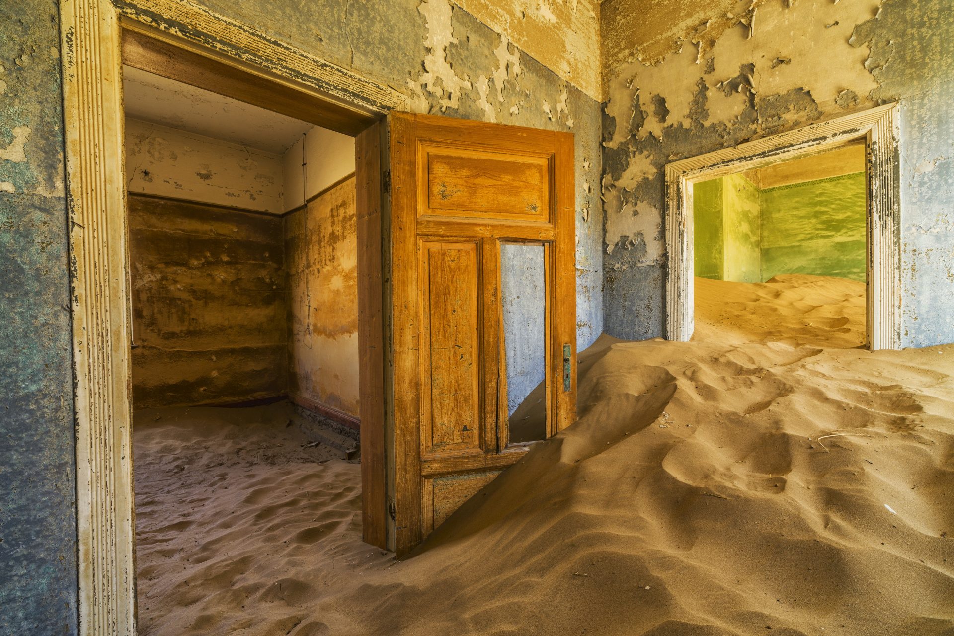 Beautiful images of completely deserted places