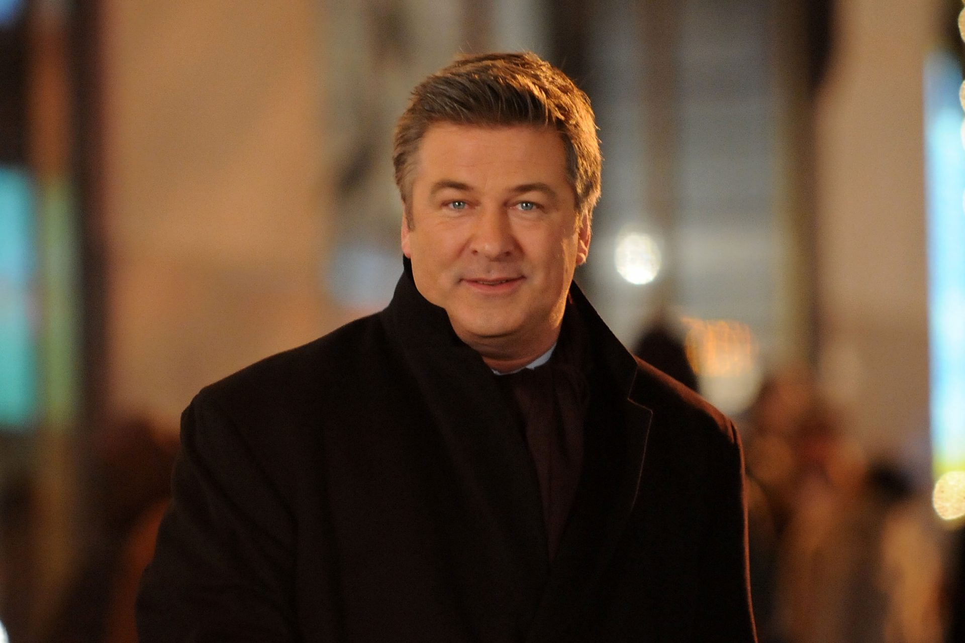 Alec Baldwin wins the title of celebrity who has hosted the most