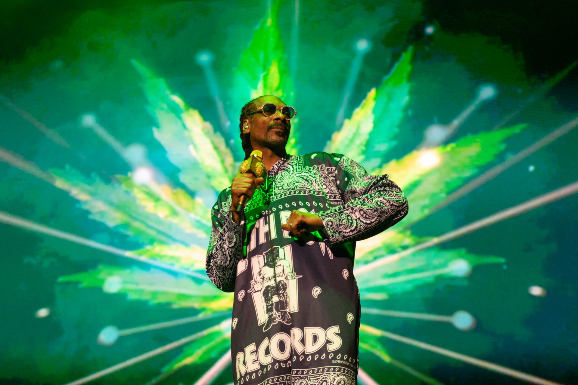 Snoop Dogg says goodbye to 'the smoke' - a routine of 81 times per day!