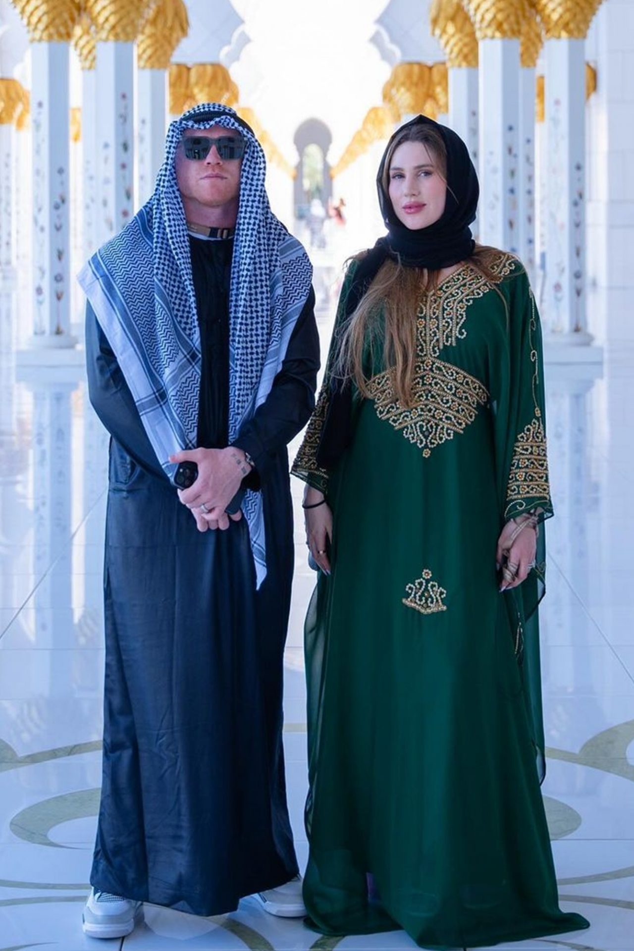 Su 'outfit' en la mezquita