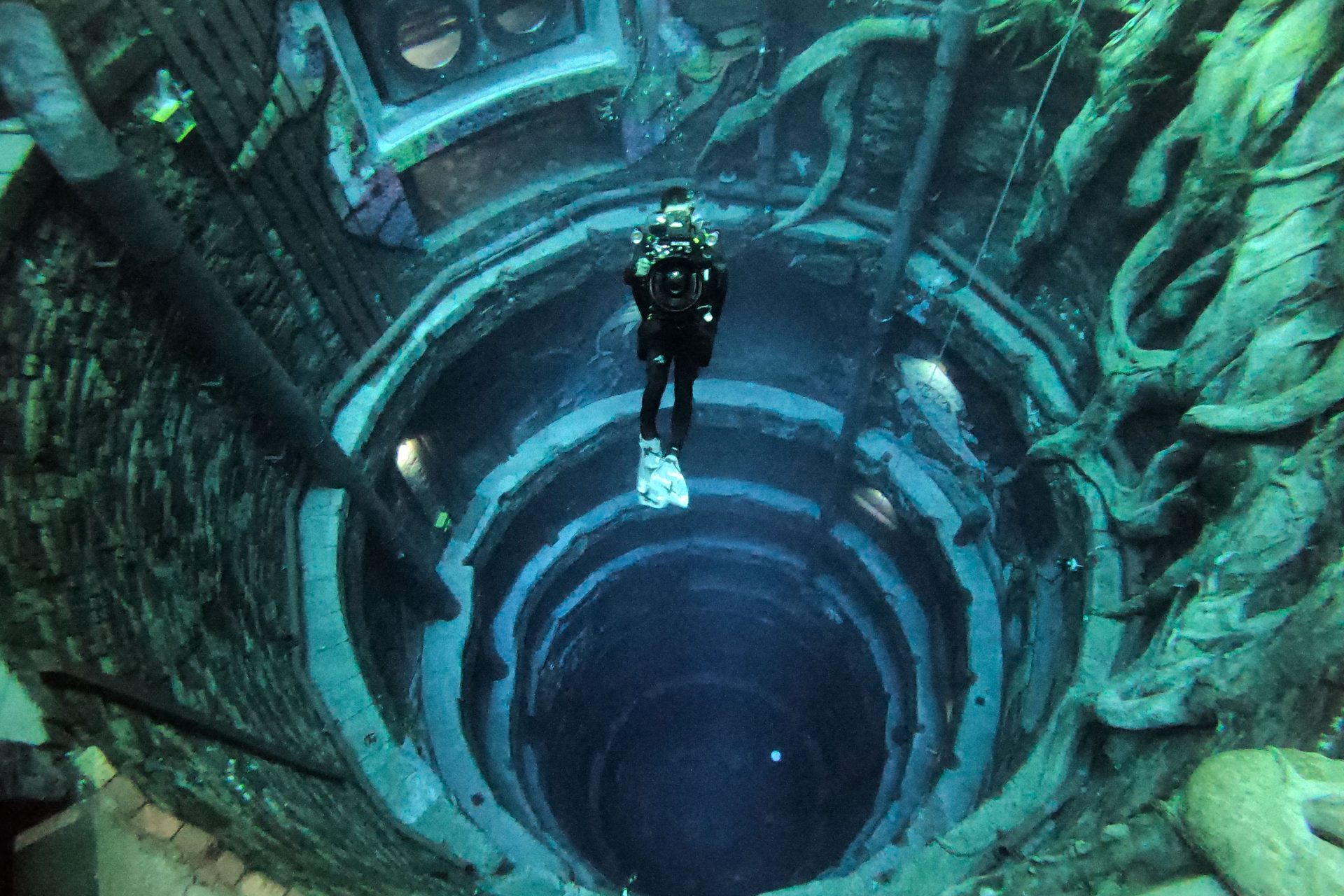 A spectacular plunge into the world's deepest swimming pool!