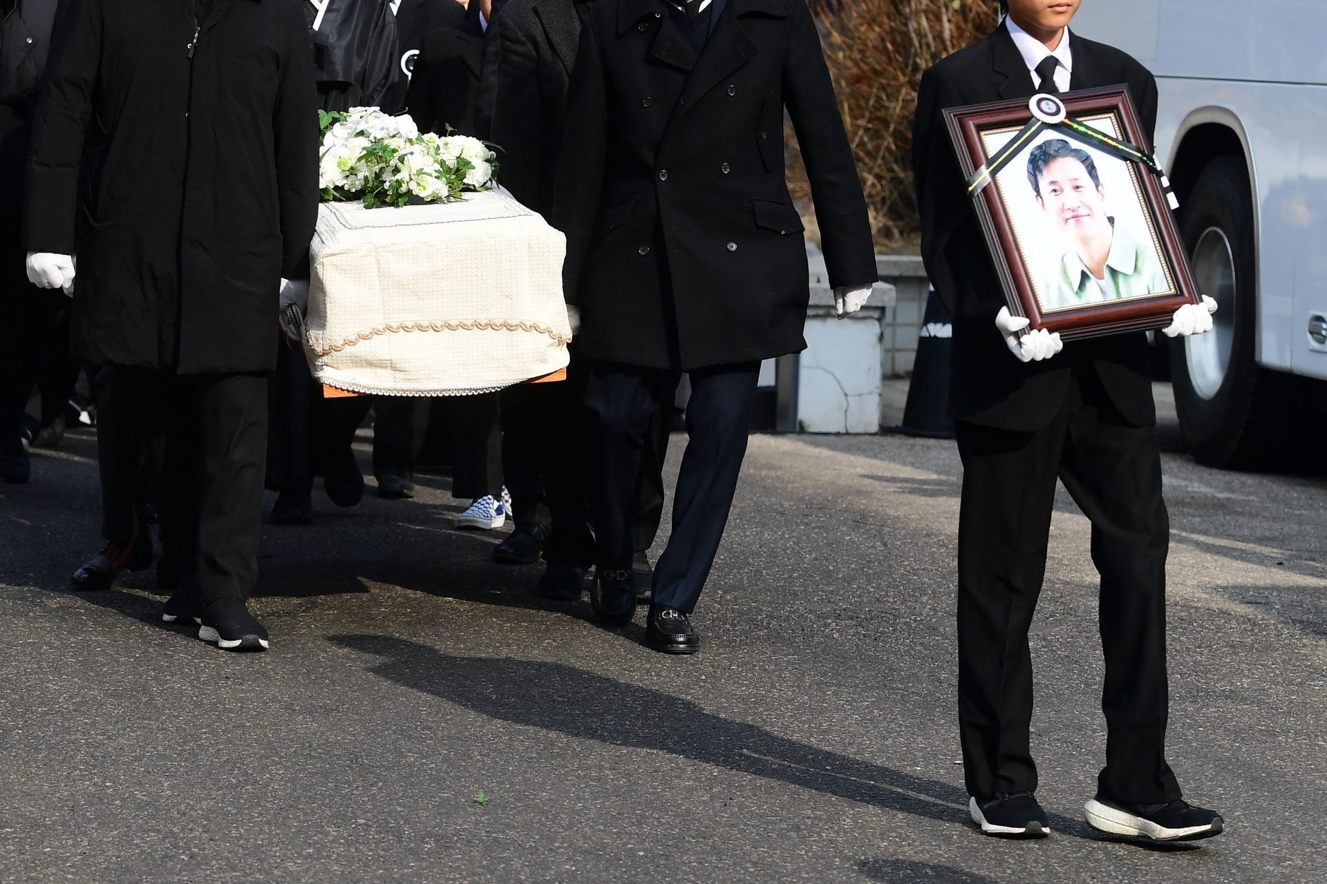 Outrage spured by Lee Sun-kyun's death