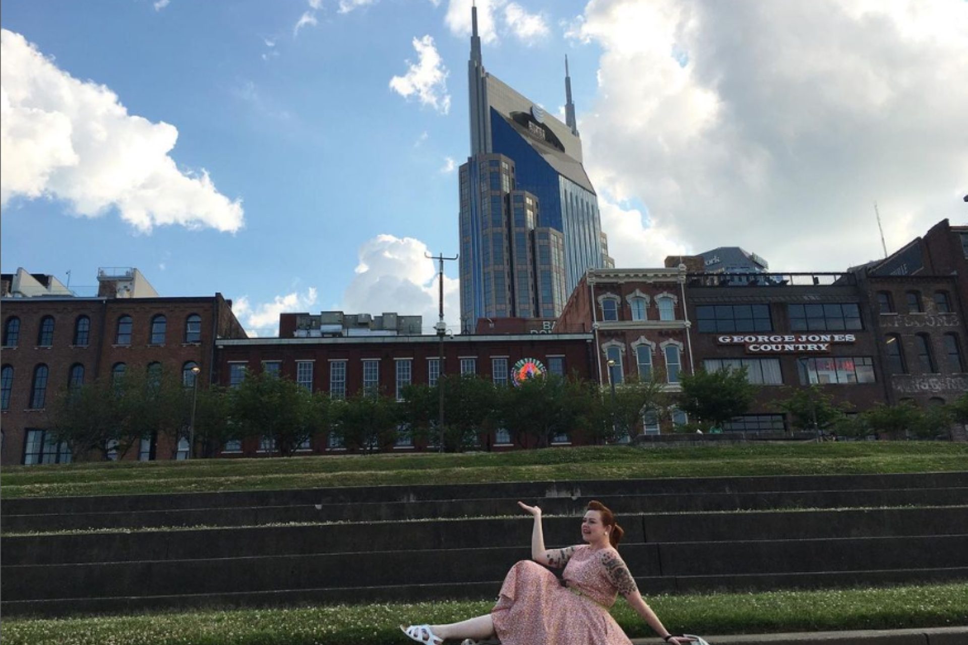Sie feiert ihren Jahrestag in Nashville