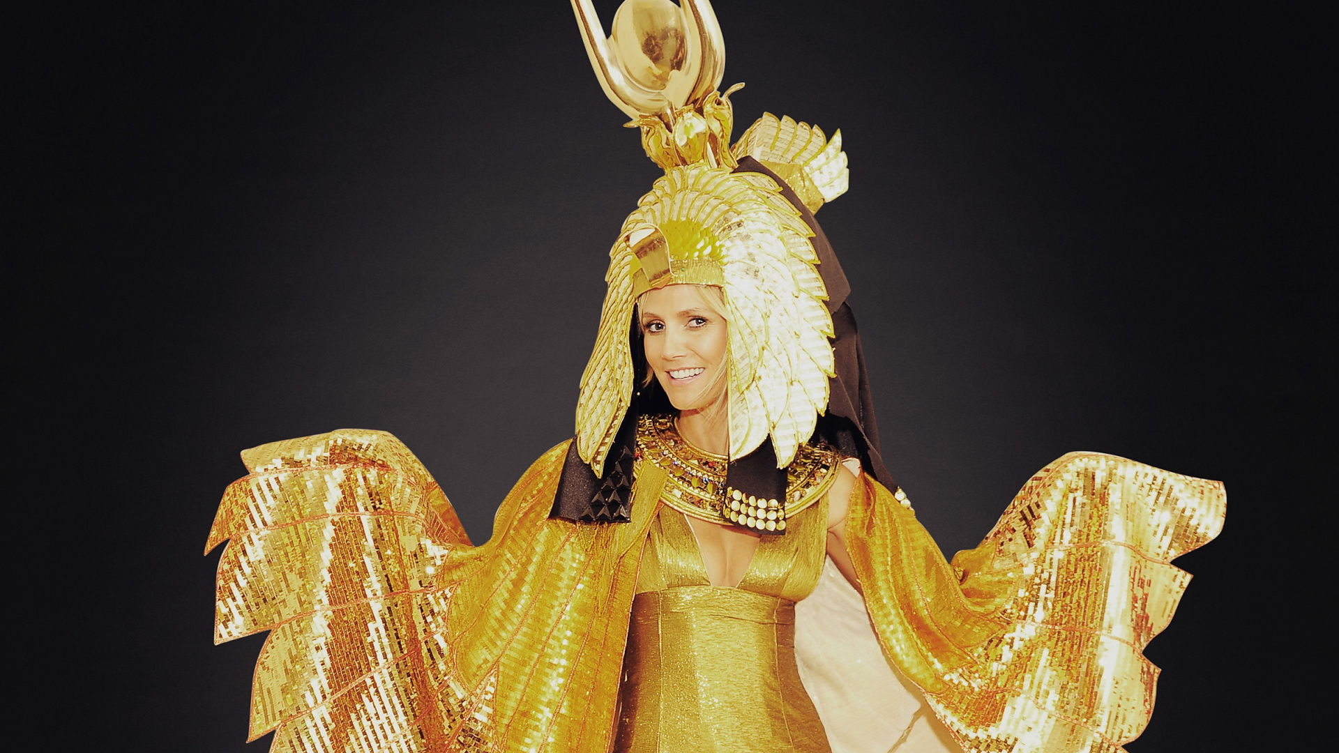 Heidi Klum goes pharaoh