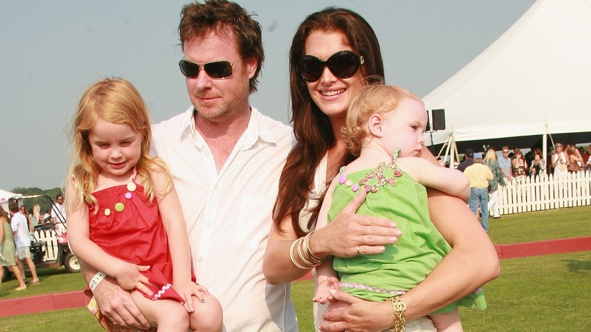 Chris Henchy es el padre de sus dos hijas