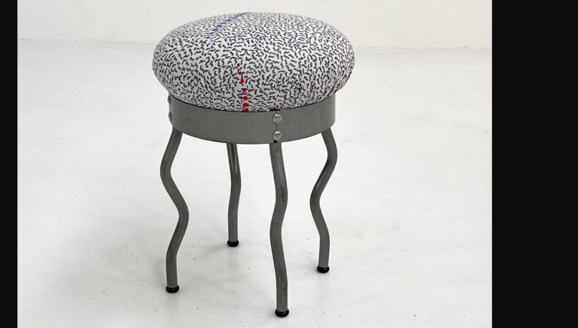 The Uri Stool 