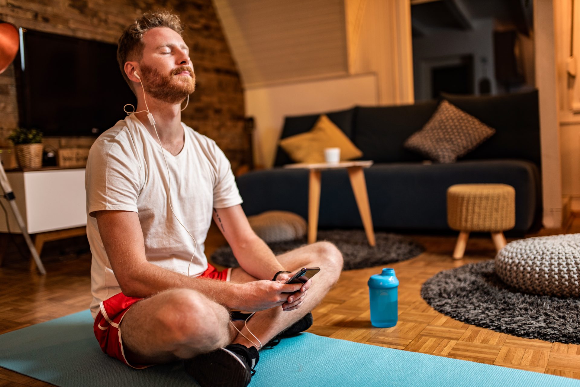 Laden Sie eine App herunter oder machen Sie eine geführte Meditation