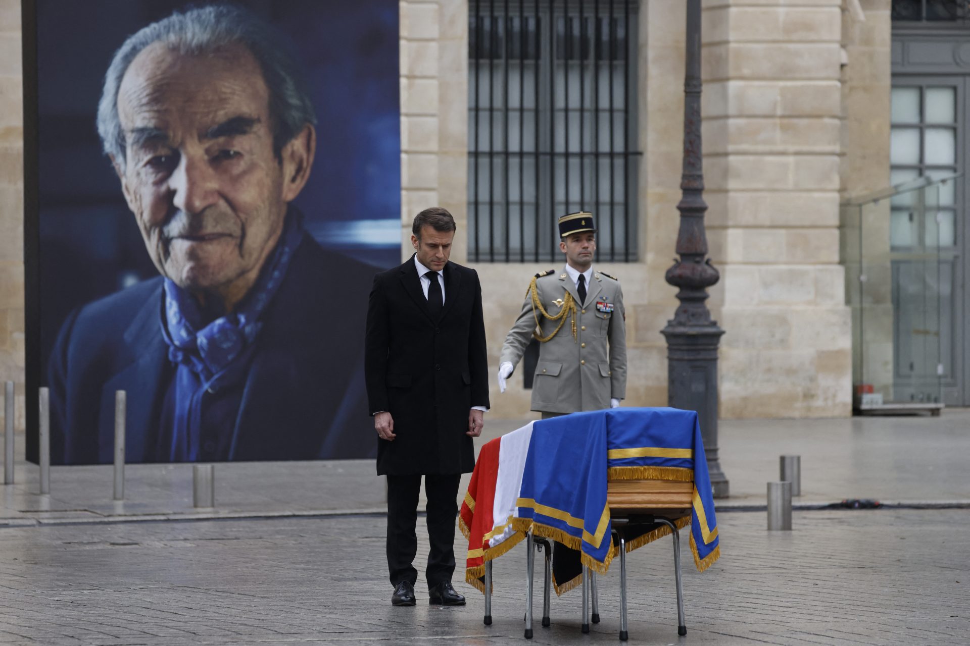 Emmanuel Macron annonce l’entrée au Panthéon de Robert Badinter