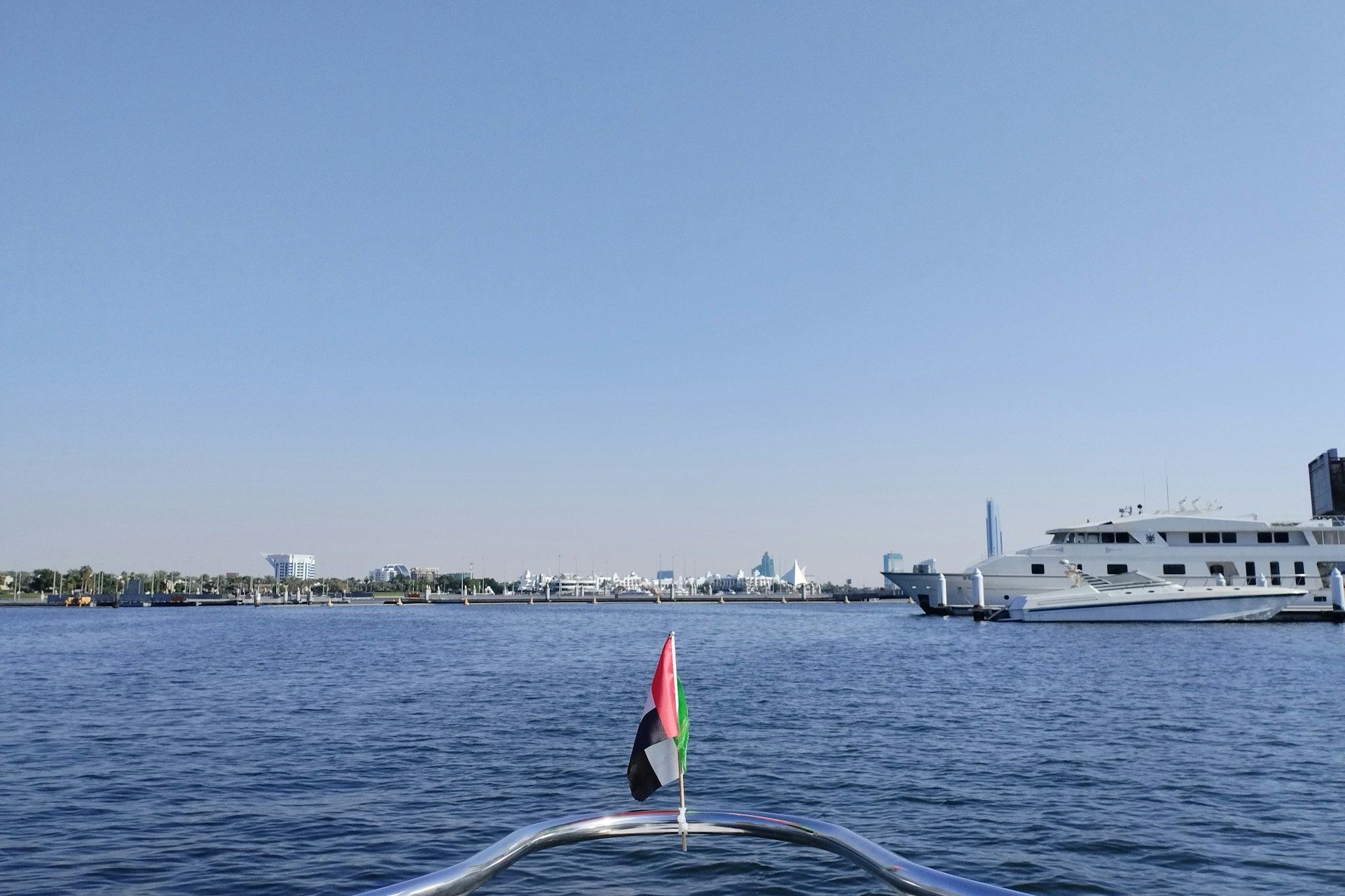 ¿Cuál es la capital de Emiratos Árabes Unidos?