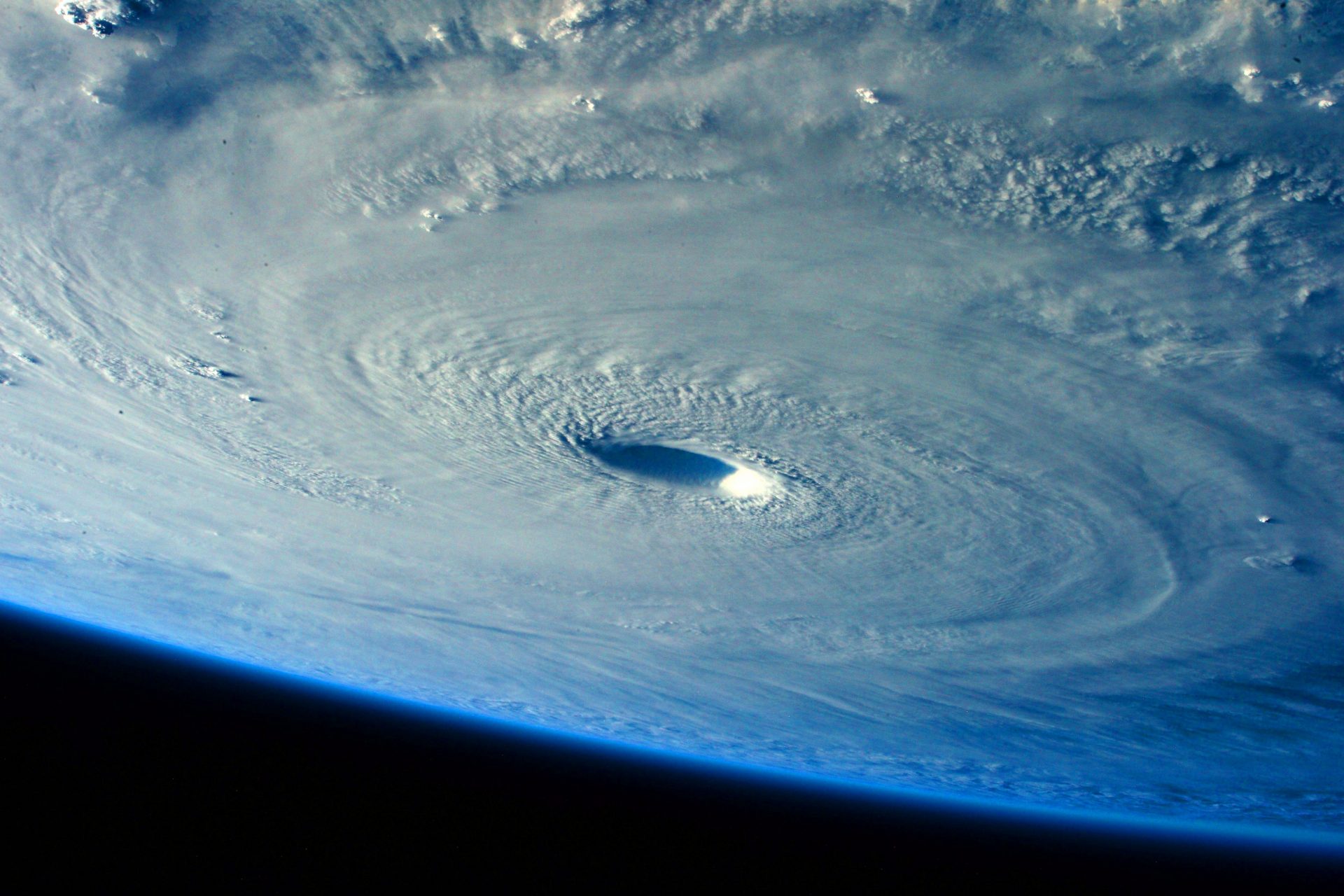 Von der Internationalen Raumstation aufgenommener Taifun