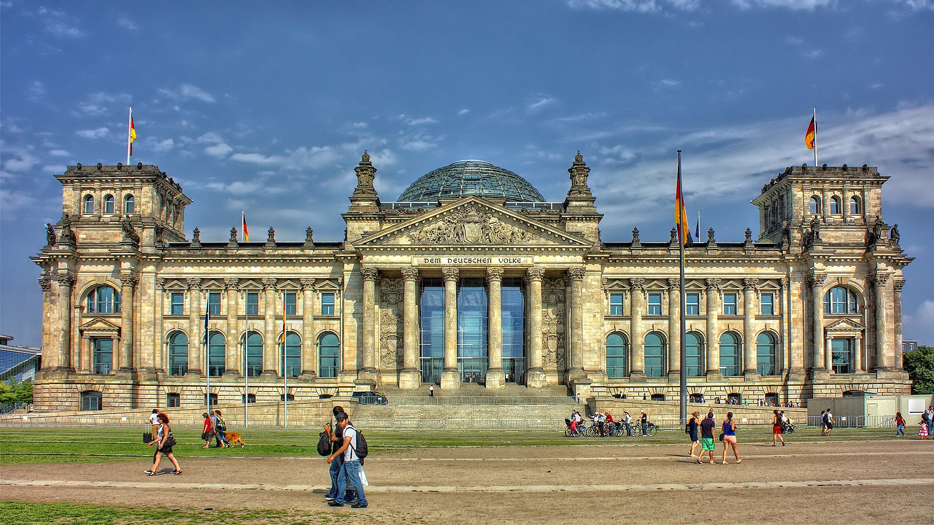 8. Das Reichstagsgebäude in Berlin