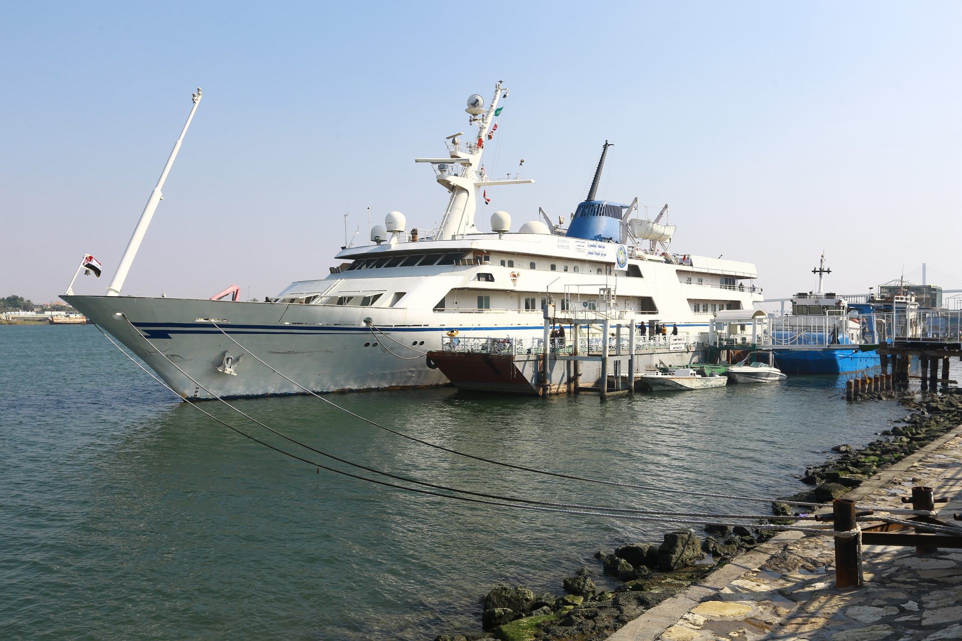 Il lussuoso yacht di Saddam Hussein ora è un relitto