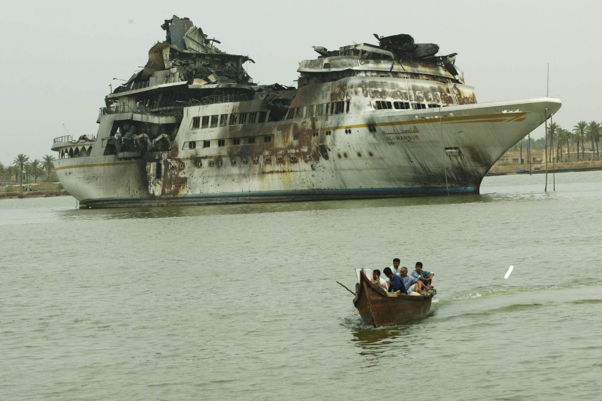 Daily boat tours