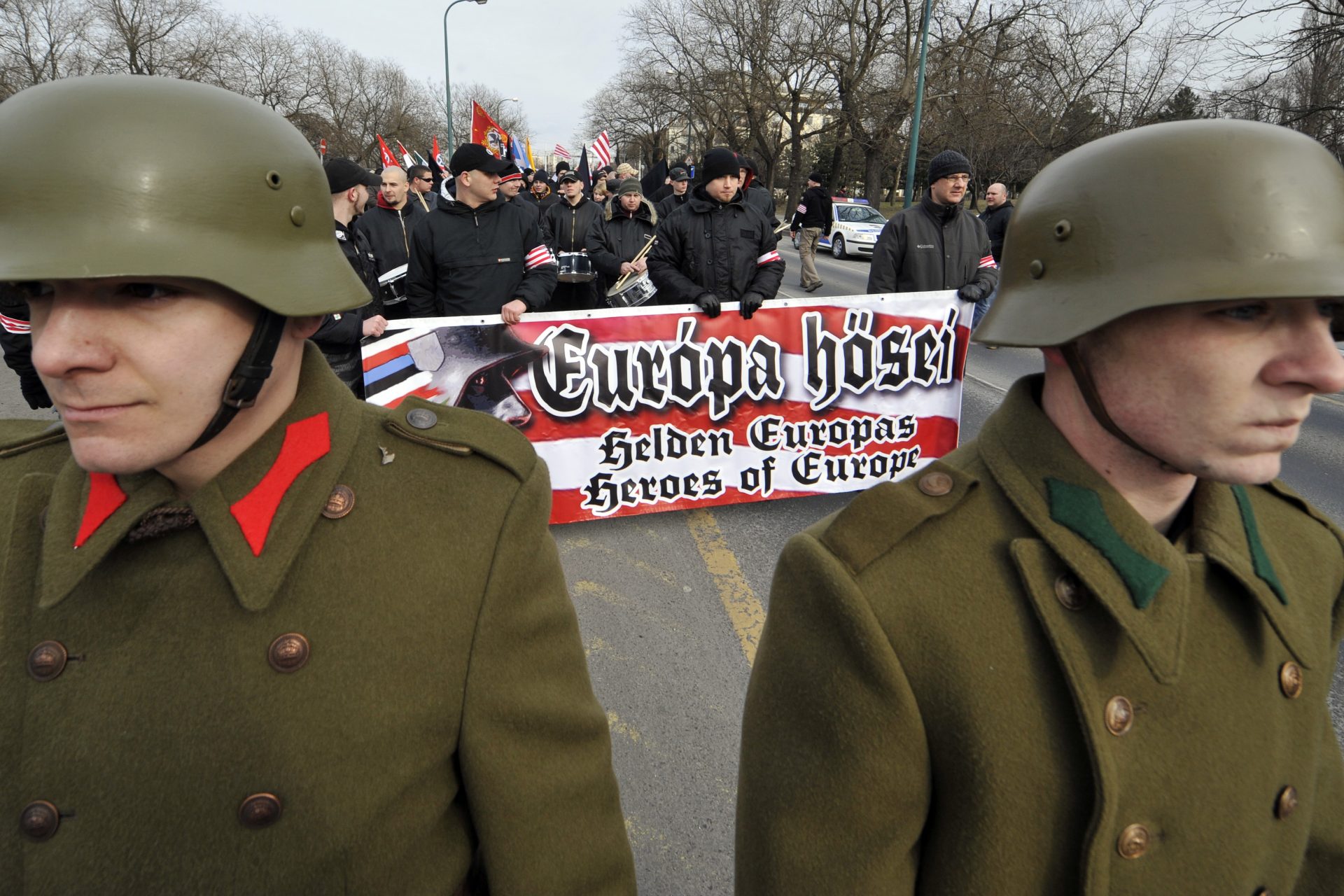 Sie erinnern an ein Nazi-Bataillon 