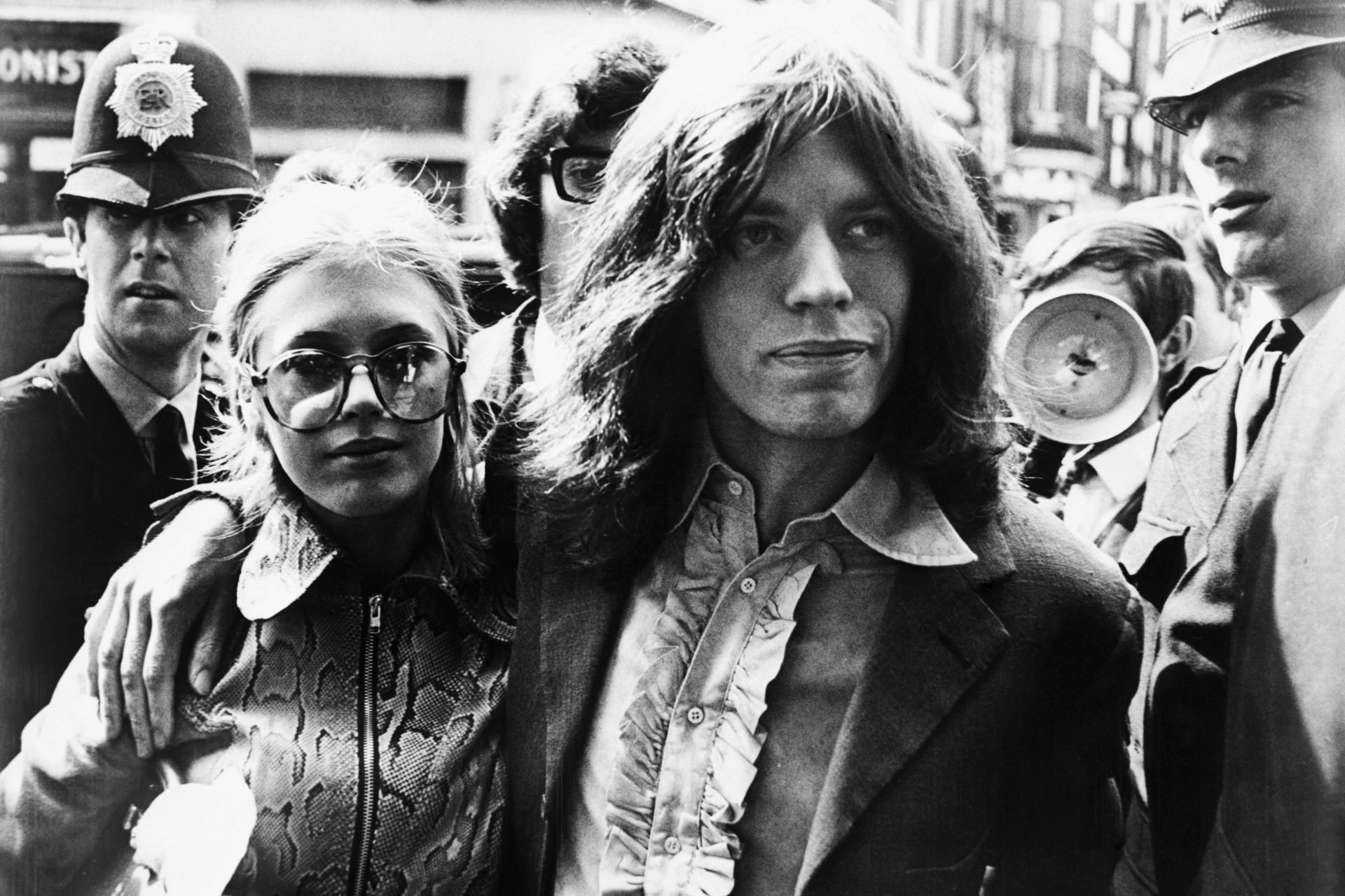 Mick Jagger, Marianne Faithfull y una barra de chocolate Mars