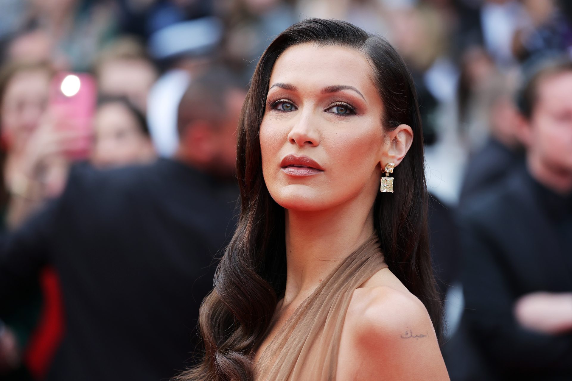 Última hora de Cannes 2024: Bella Hadid, Cate Blanchett y Trump como inspiración