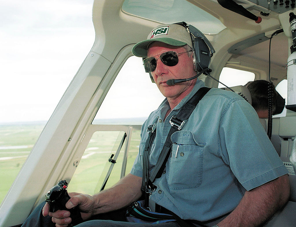 Harrison Ford é piloto de helicóptero e avião