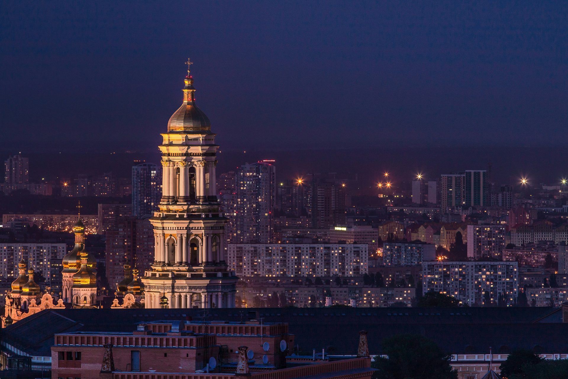 La nuit tombe sur Kyiv