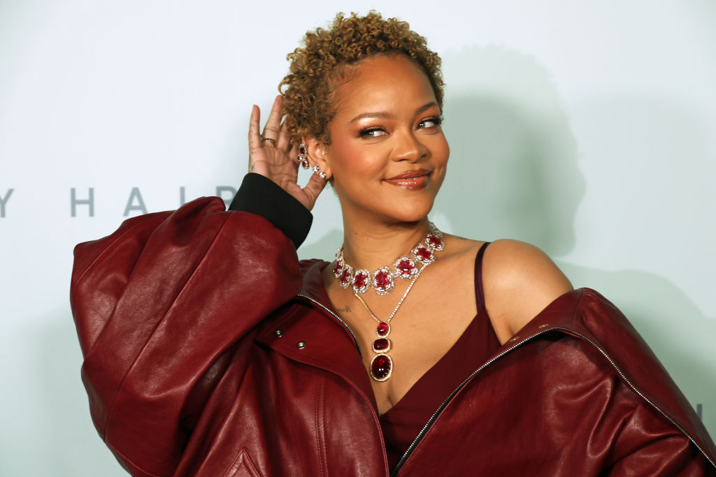 Rihanna's amazing new look and hairstyles over the years