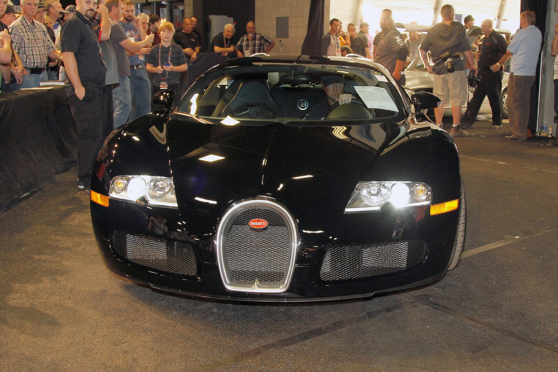 Subastando el Bugatti de Simon Cowell
