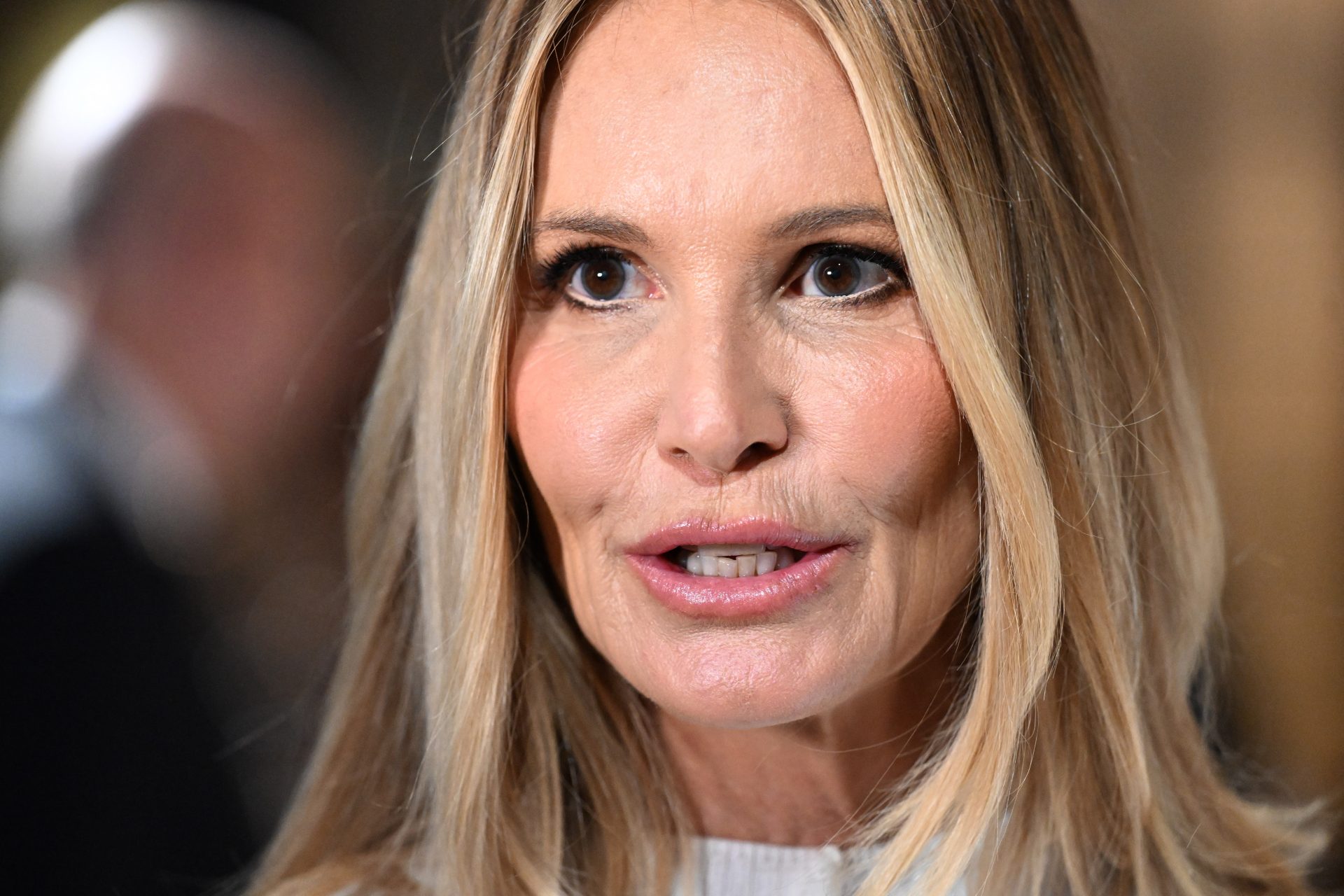 Le precisazioni degli esperti sulle dichiarazioni di Elle Macpherson in merito alla sua lotta contro il cancro