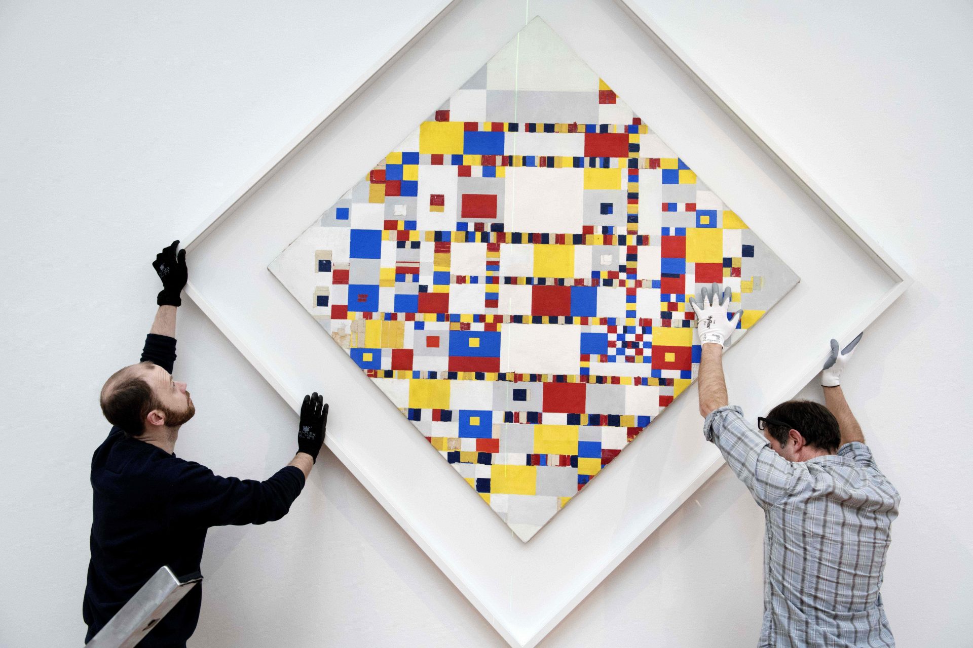 More than cubes: see Piet Mondrian's evolution and best works