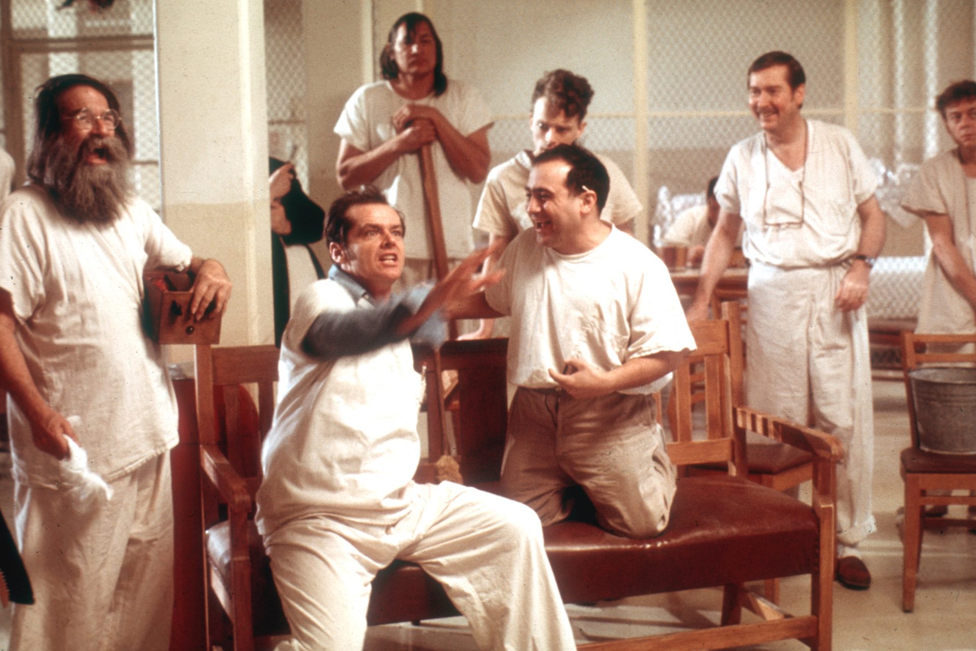 “One Flew Over the Cuckoo's Nest” (“Alguien voló sobre el nido del cuco” en España / “Atrapado sin salida” en Hispanoamérica) 