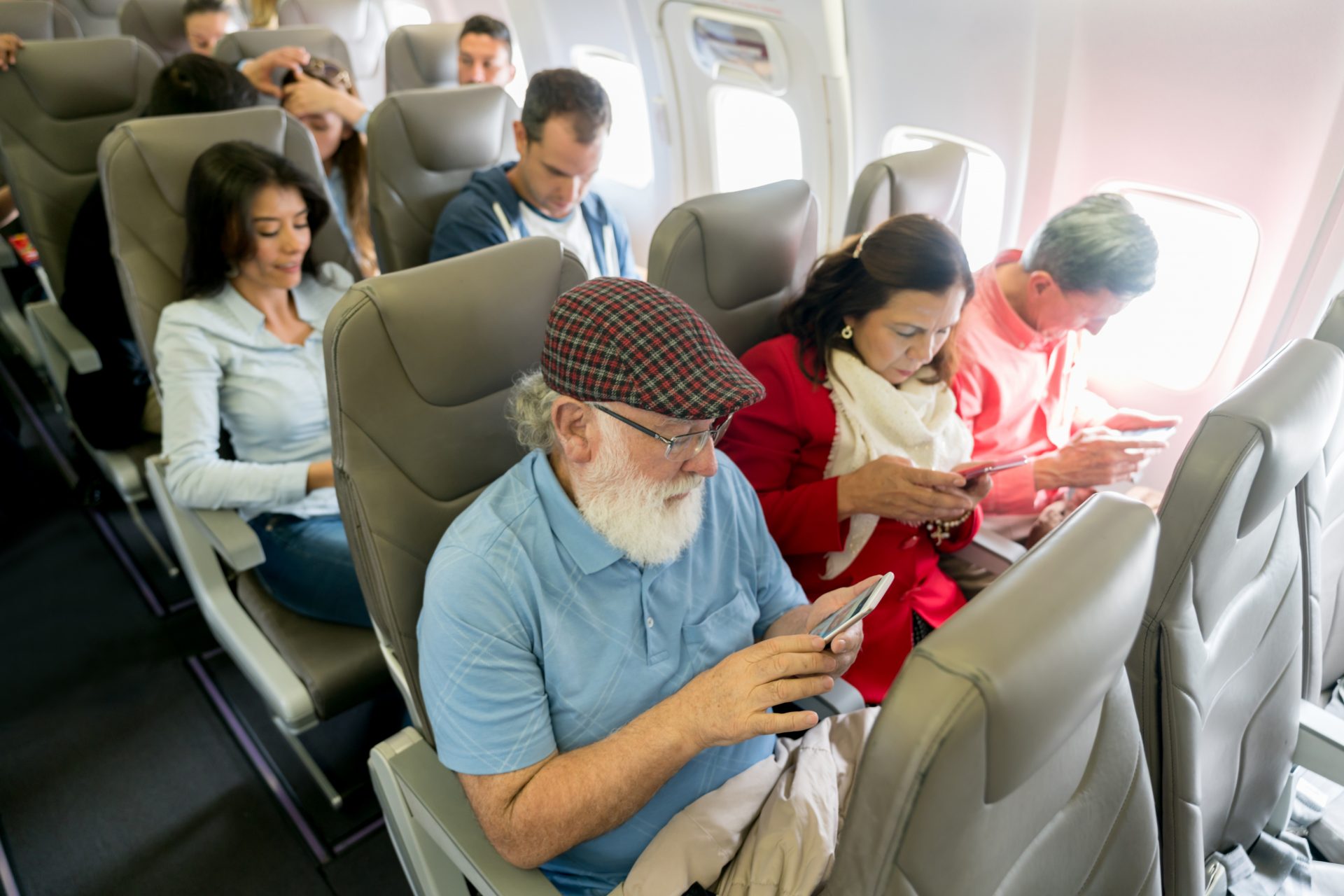 Otra teorías sobre la obligatoriedad del modo avión de los celulares