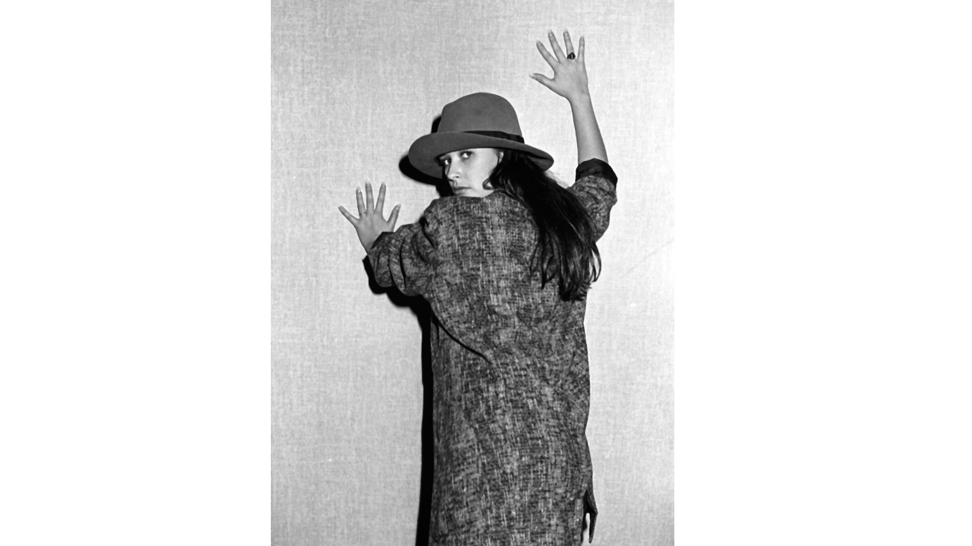 Haut les mains pour Demi Moore