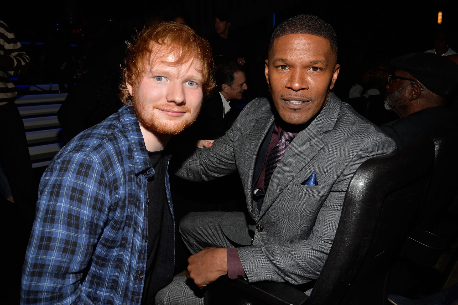 Jamie Foxx da patadita a Ed Sheeran