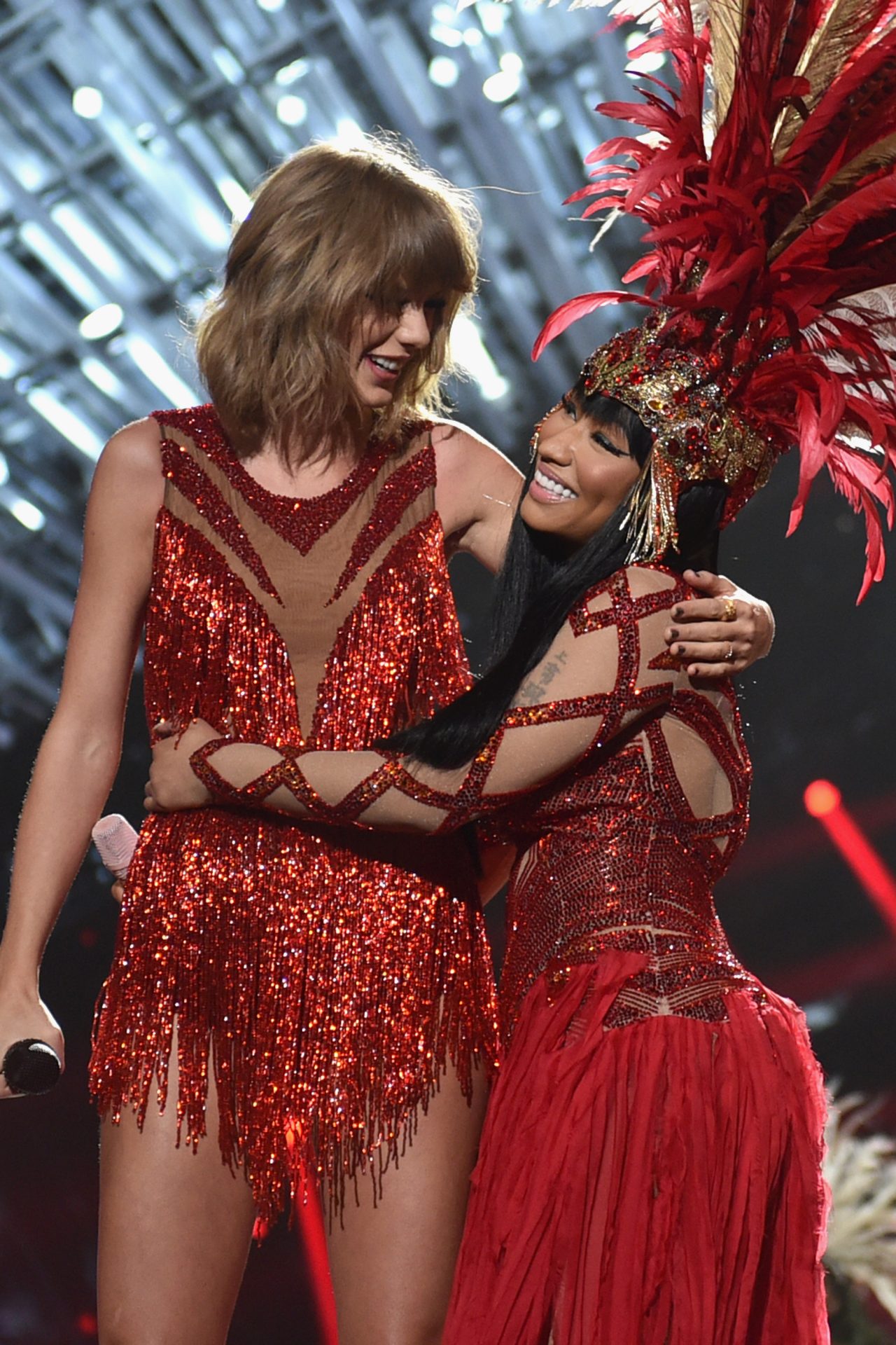 Da Taylor Swift empujón a Nicki Minaj