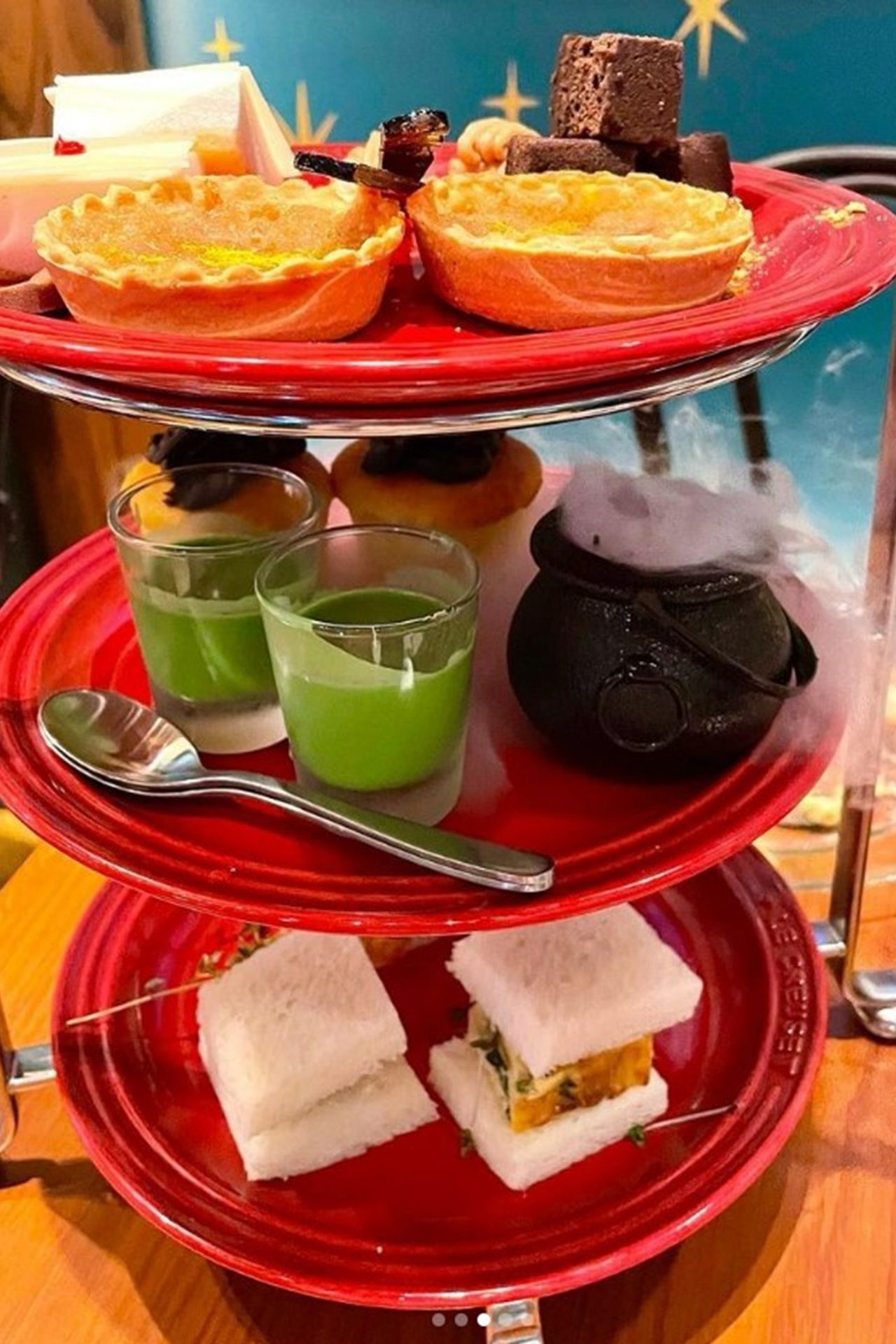 Cauldron soup and house themed cheese toasties