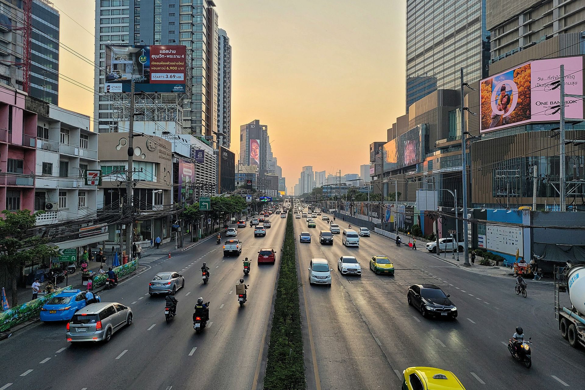 Thaïlande : la conduite sans tee-shirt ou chemise interdite