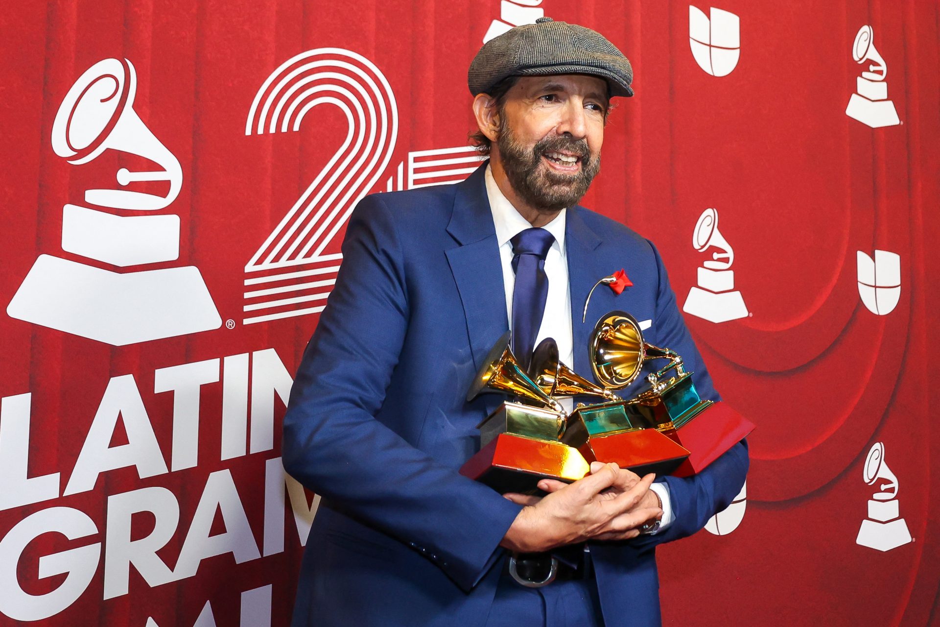 Ni Karol G ni Bad Bunny, Juan Luis Guerra arrasa en los Latin Grammy 2024