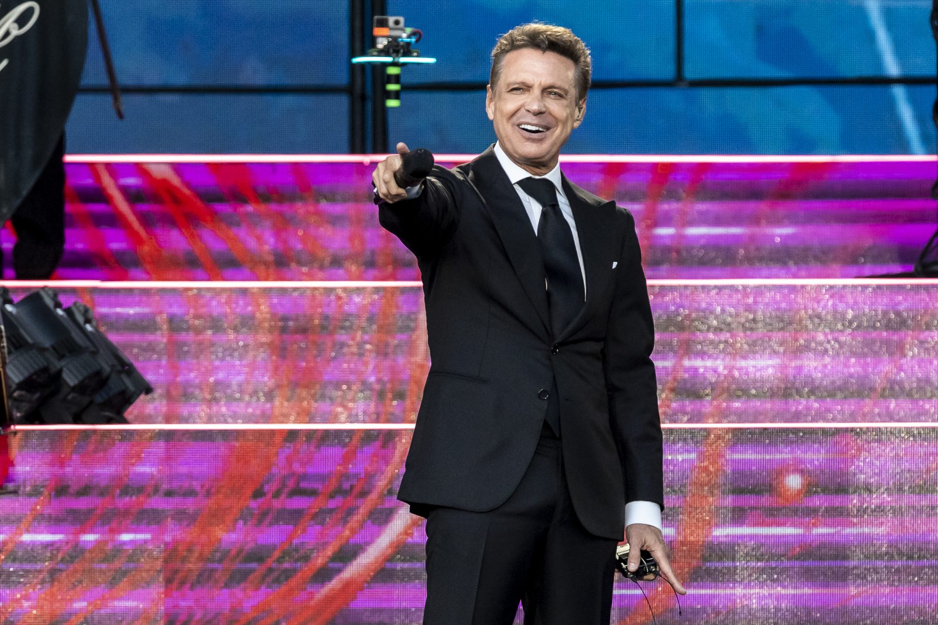 Afirman que hijo de Luis Miguel y Aracely Arámbula debutará como cantante