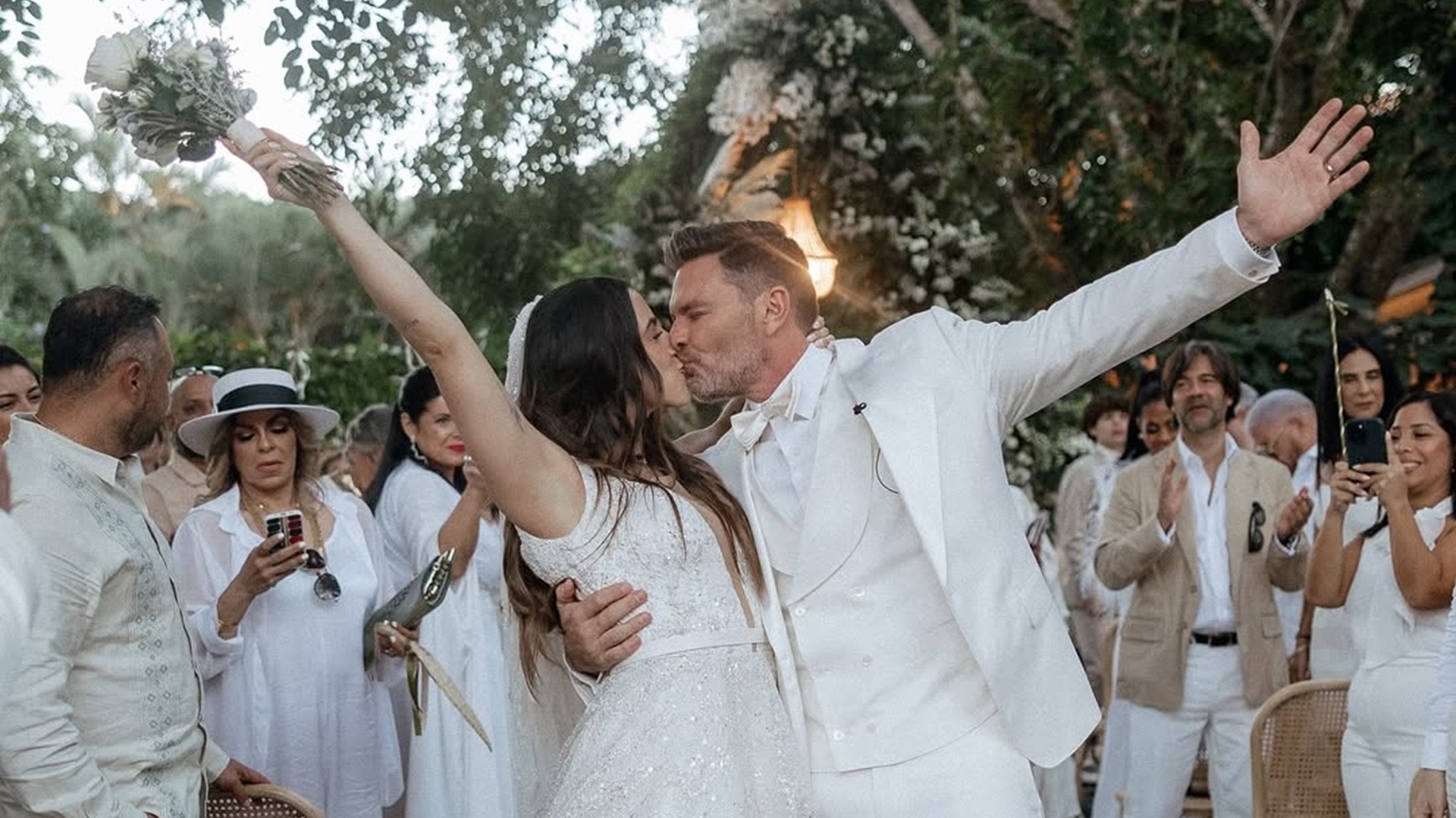 Las fotos de la boda ‘futbolera’ de Julián Gil y Valeria Marín