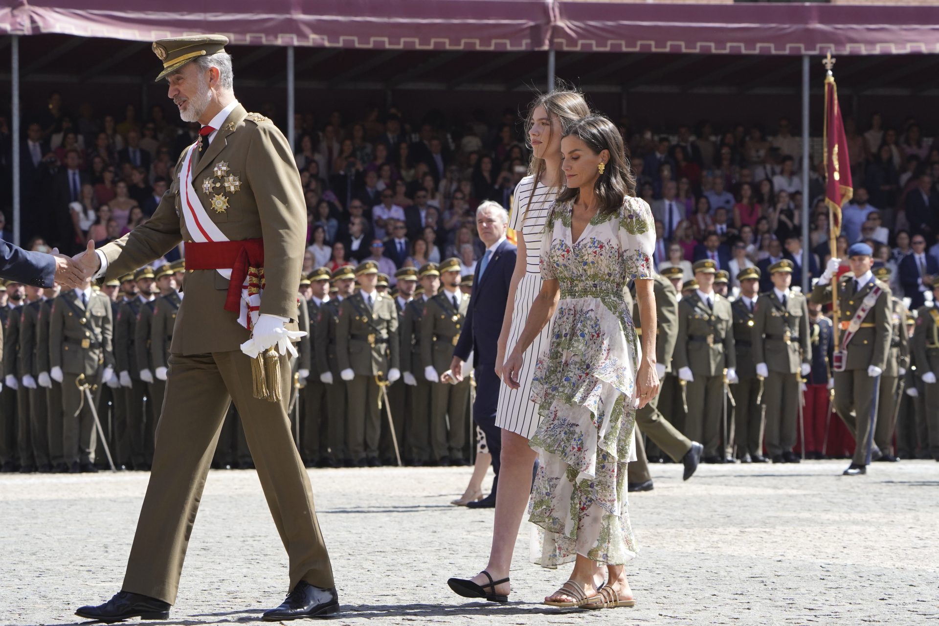 Vestido Maje em evento militar