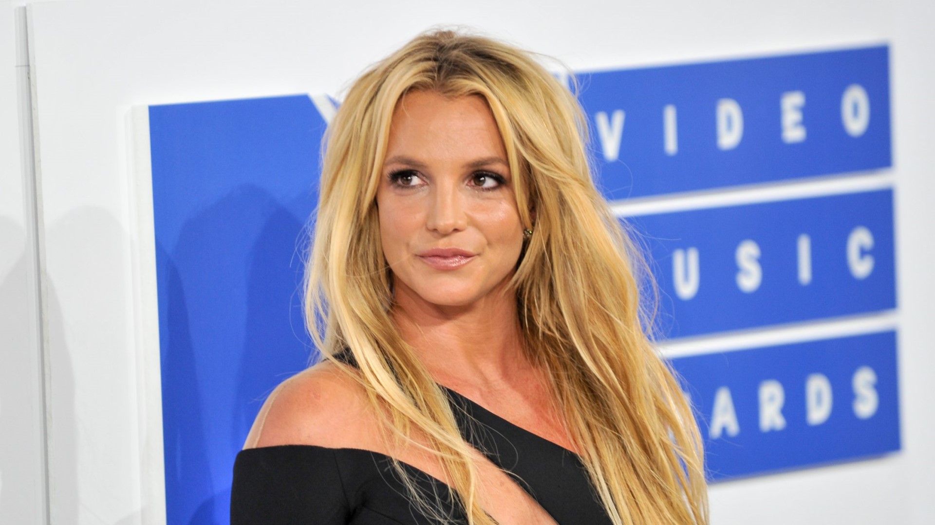 Britney Spears celebrates birthday and single life