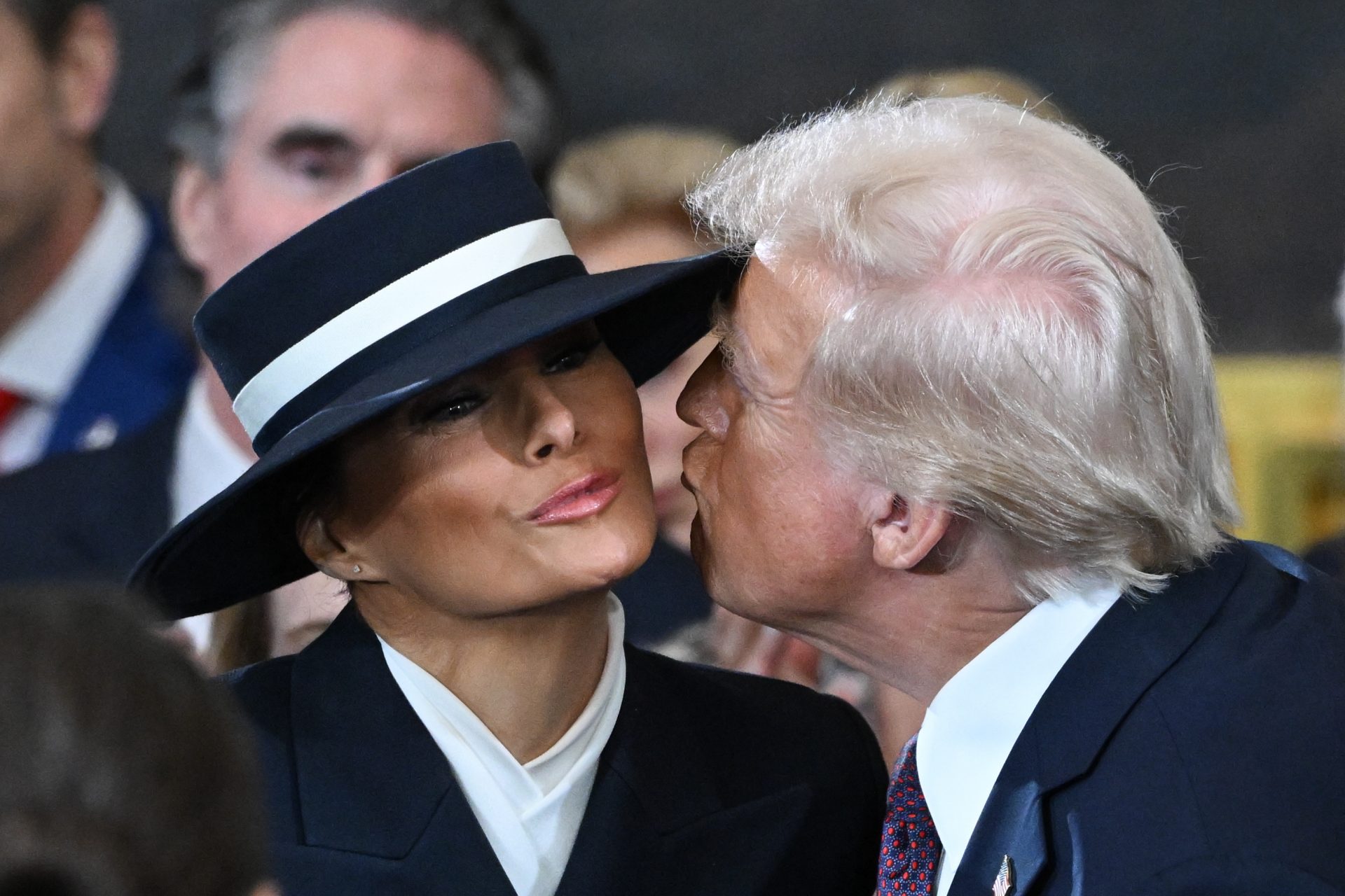 El 'no beso' entre Melania y Donald Trump