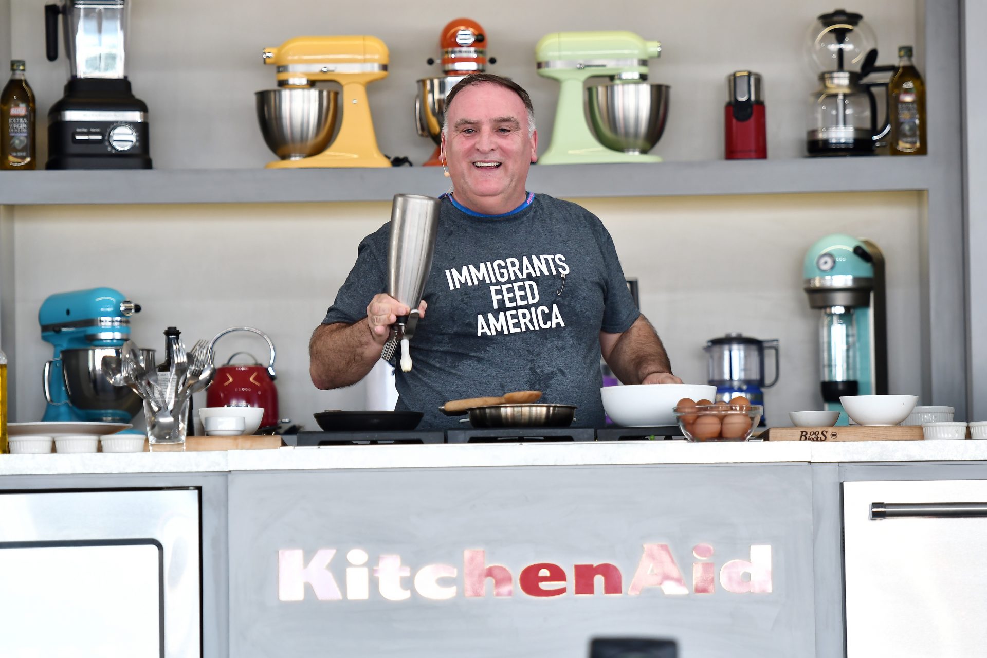 Quién es José Andrés, el chef que Donald Trump presumió haber despedido