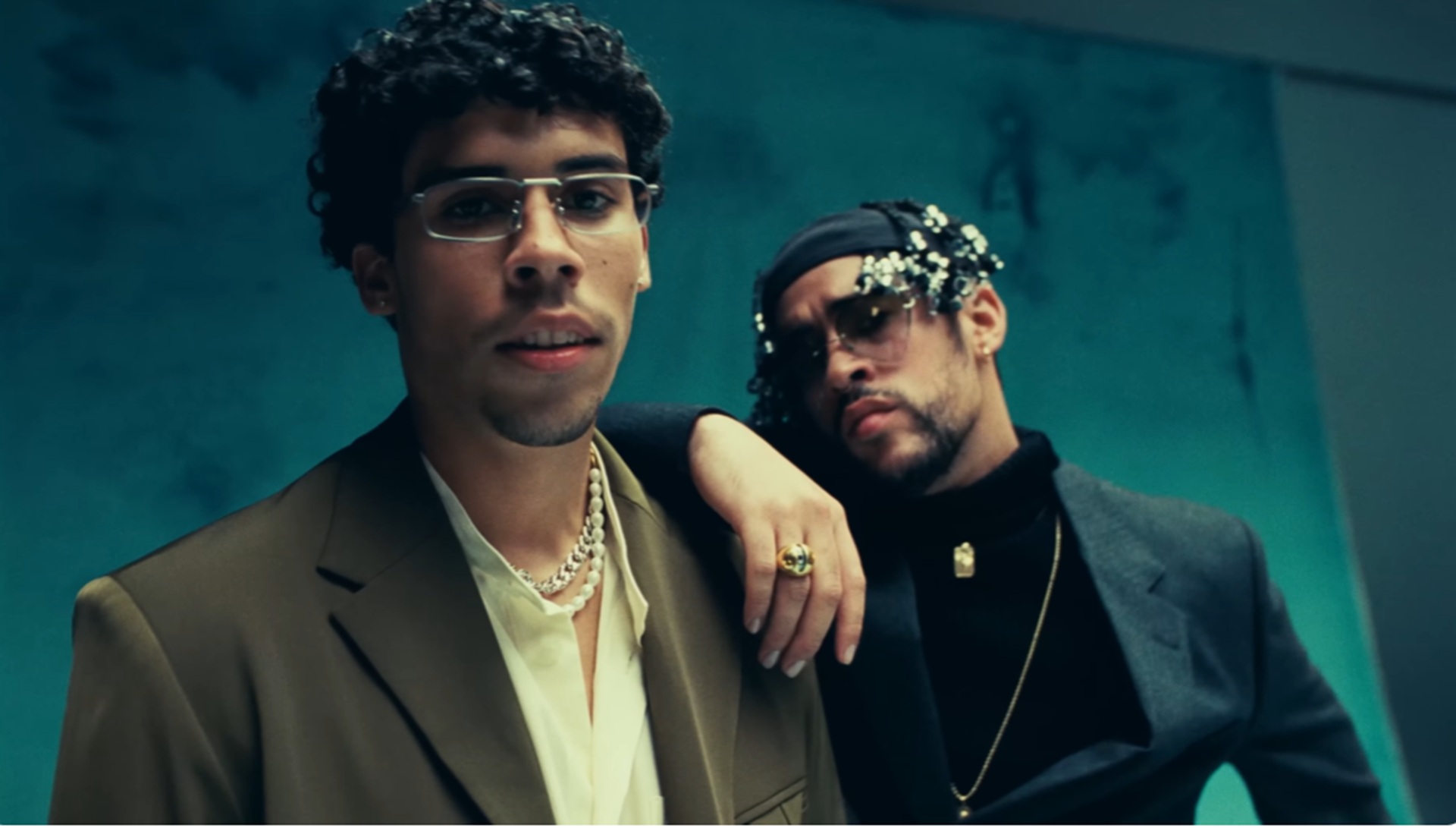 Bernie, en un video de Bad Bunny